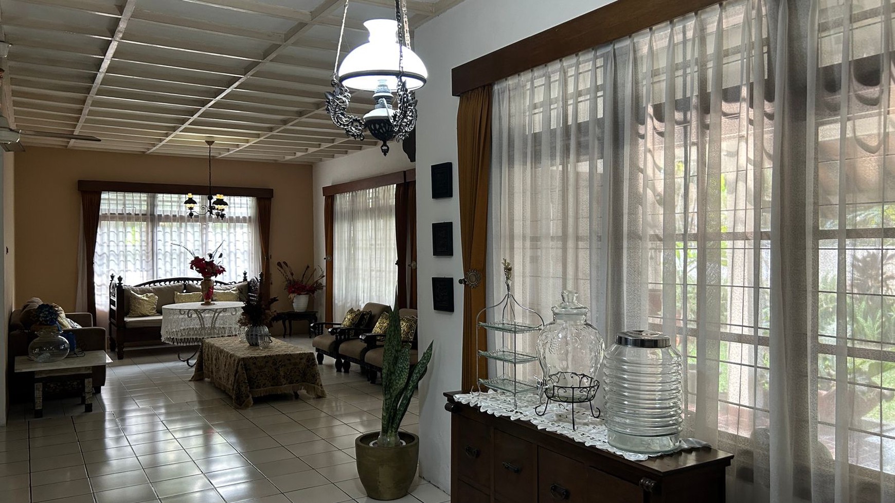 DIJUAL RUMAH SIAP HUNI Lokasi kOmersil  Strategis Kelapa Dua Jakarta Barat