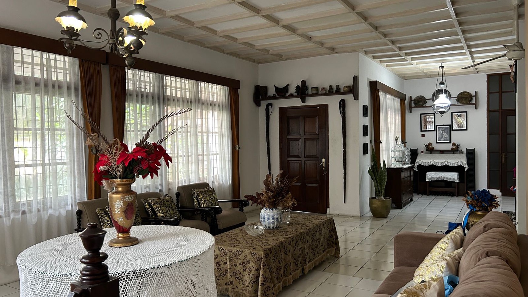 DIJUAL RUMAH SIAP HUNI Lokasi kOmersil  Strategis Kelapa Dua Jakarta Barat
