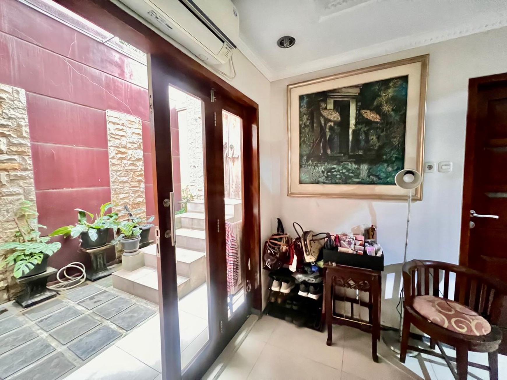 DiJual Cepat Rumah dalam ruangan rapih ,bagus di Villa Bintaro Regency