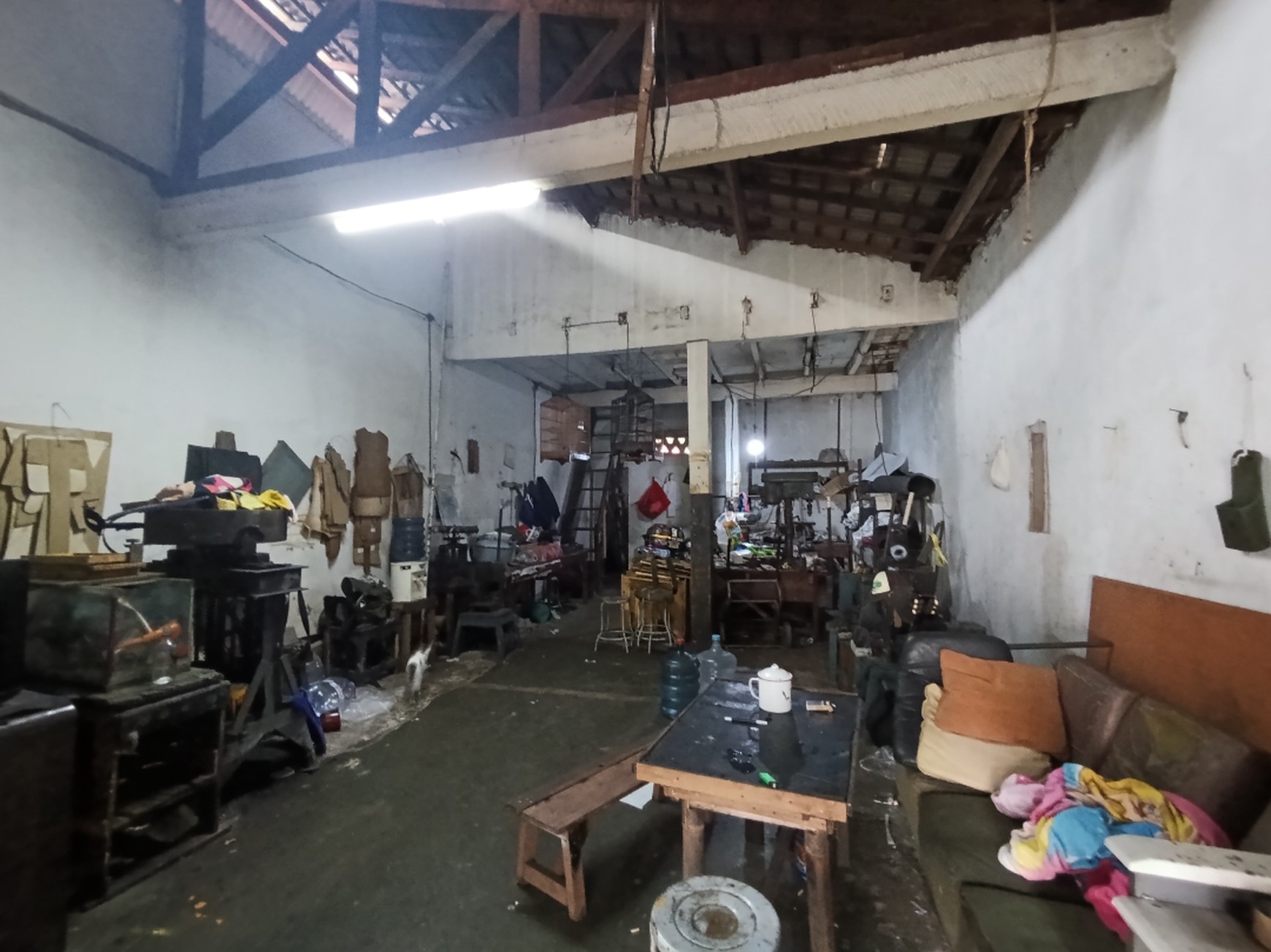 Dijual Rumah bangunan lama hitung tanah Jl. Cendrawasih Petukangan Selatan, Pesanggrahan, Jakarta Selatan.