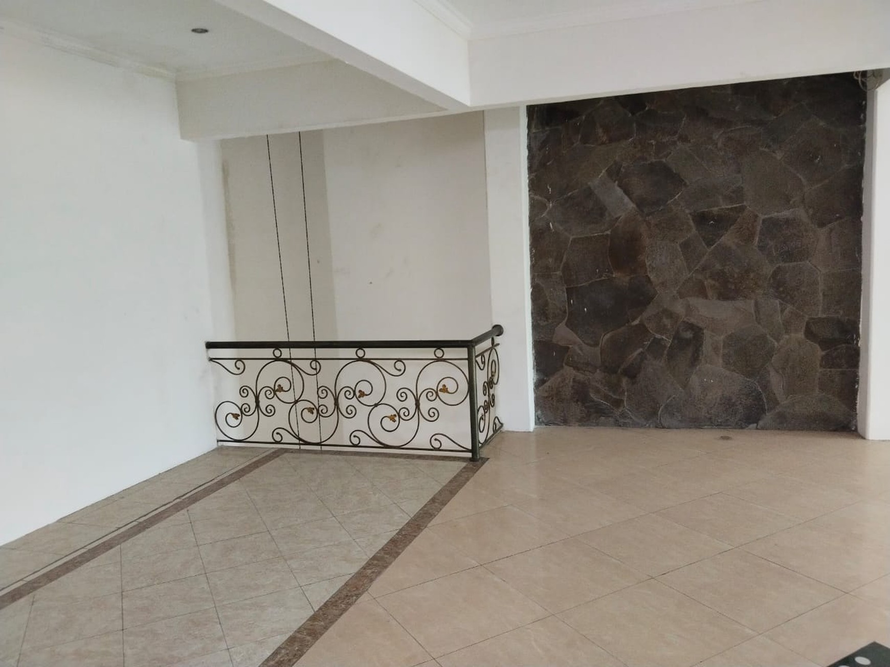 DIJUAL / DISEWAKAAN RUKO SIAP PAKAI DI KAWASAN KOMERSIAL PASAR GENTENG