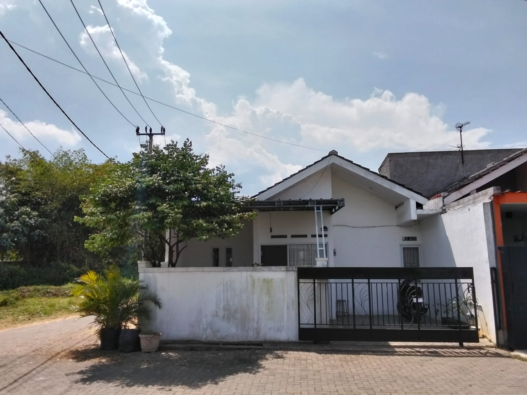 Dijual Cepat dan Siap Huni Rumah Modern Minimalis Hanya 900 m ke Lab School UPI Cibiru