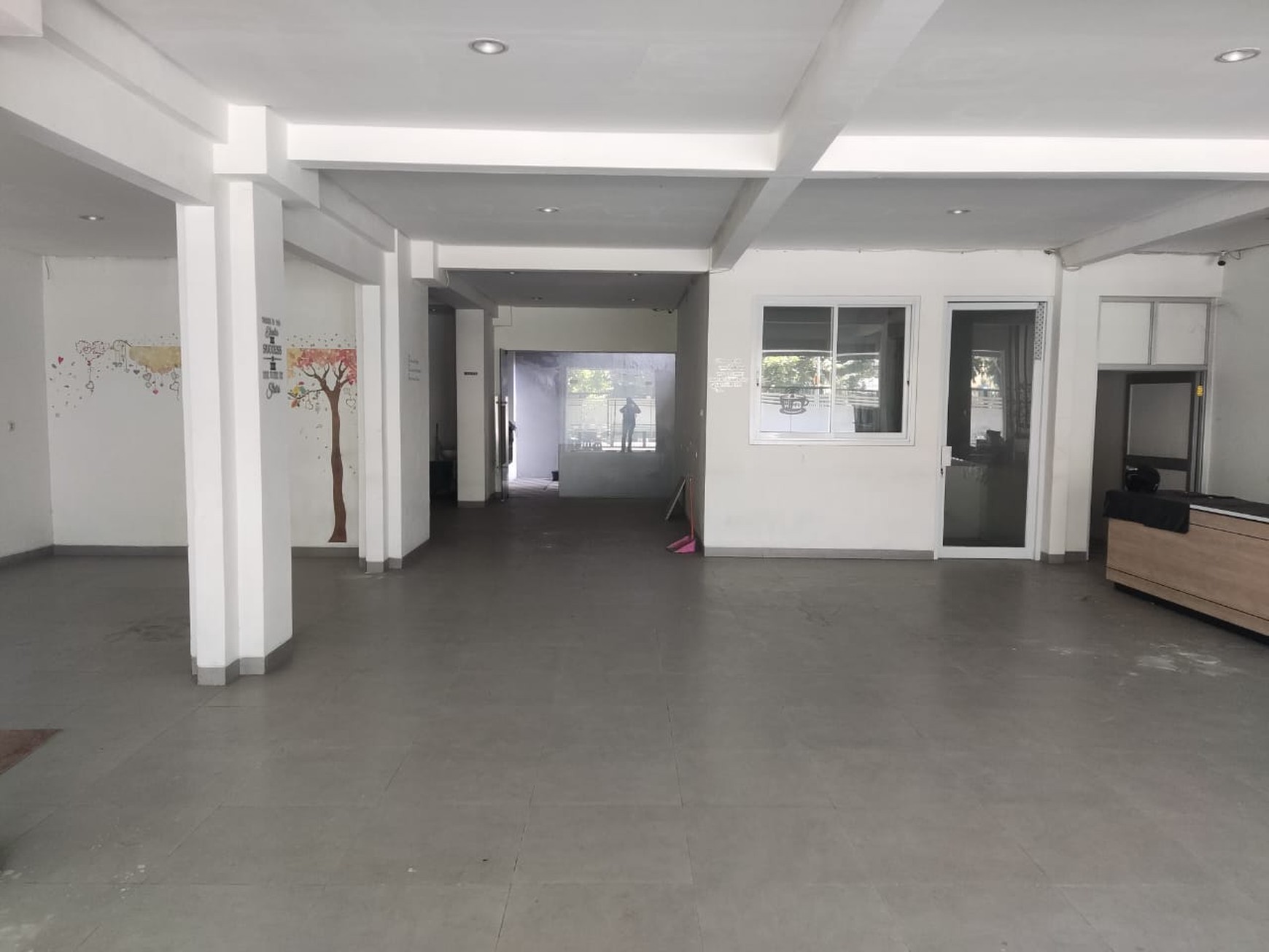 Disewakan Bangunan Komersial dan Lokasi Strategis Jalan Undaan Kulon