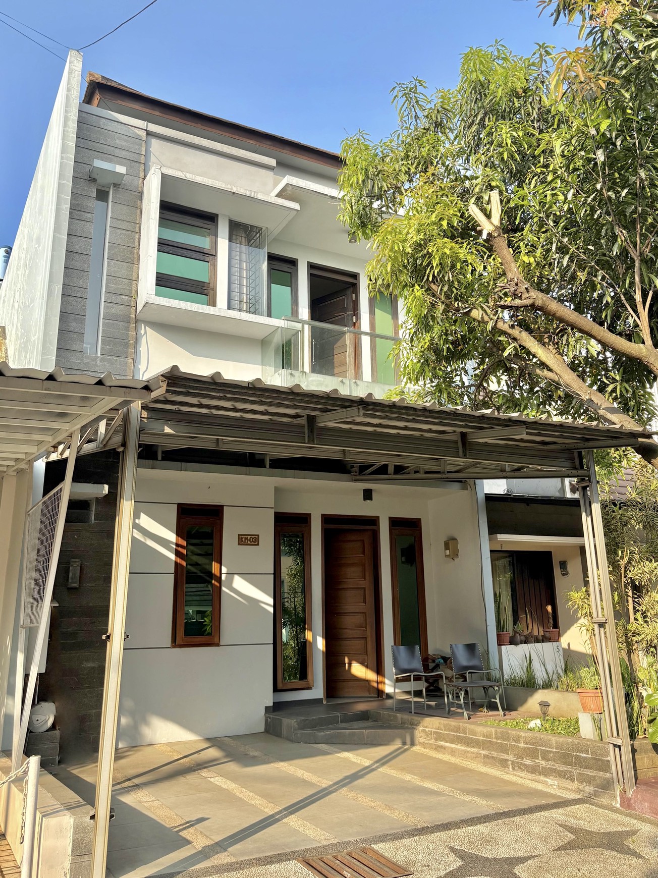 Dijual Rumah Cantik 2 Lantai Letak Strategis di Kota Bandung 50 m ke Borma Margacinta