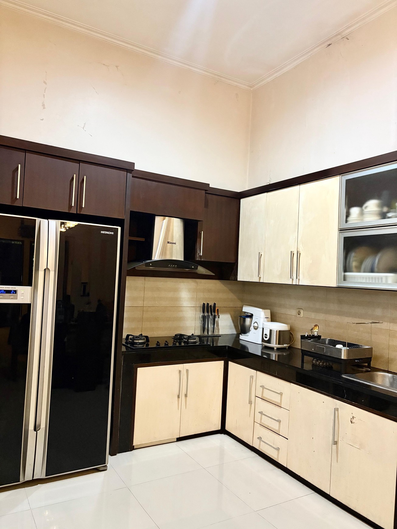 Dijual Rumah Cantik 2 Lantai Letak Strategis di Kota Bandung 50 m ke Borma Margacinta