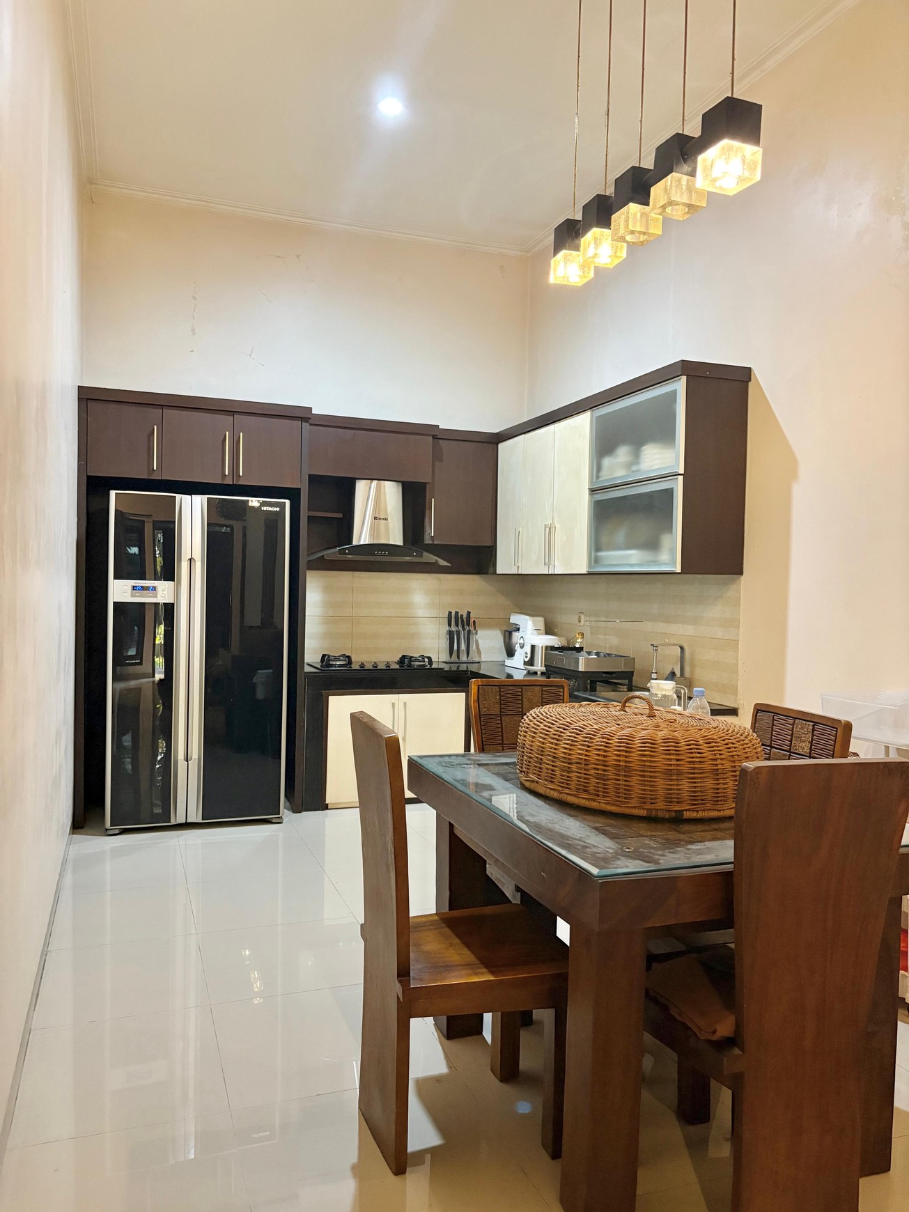 Dijual Rumah Cantik 2 Lantai Letak Strategis di Kota Bandung 50 m ke Borma Margacinta