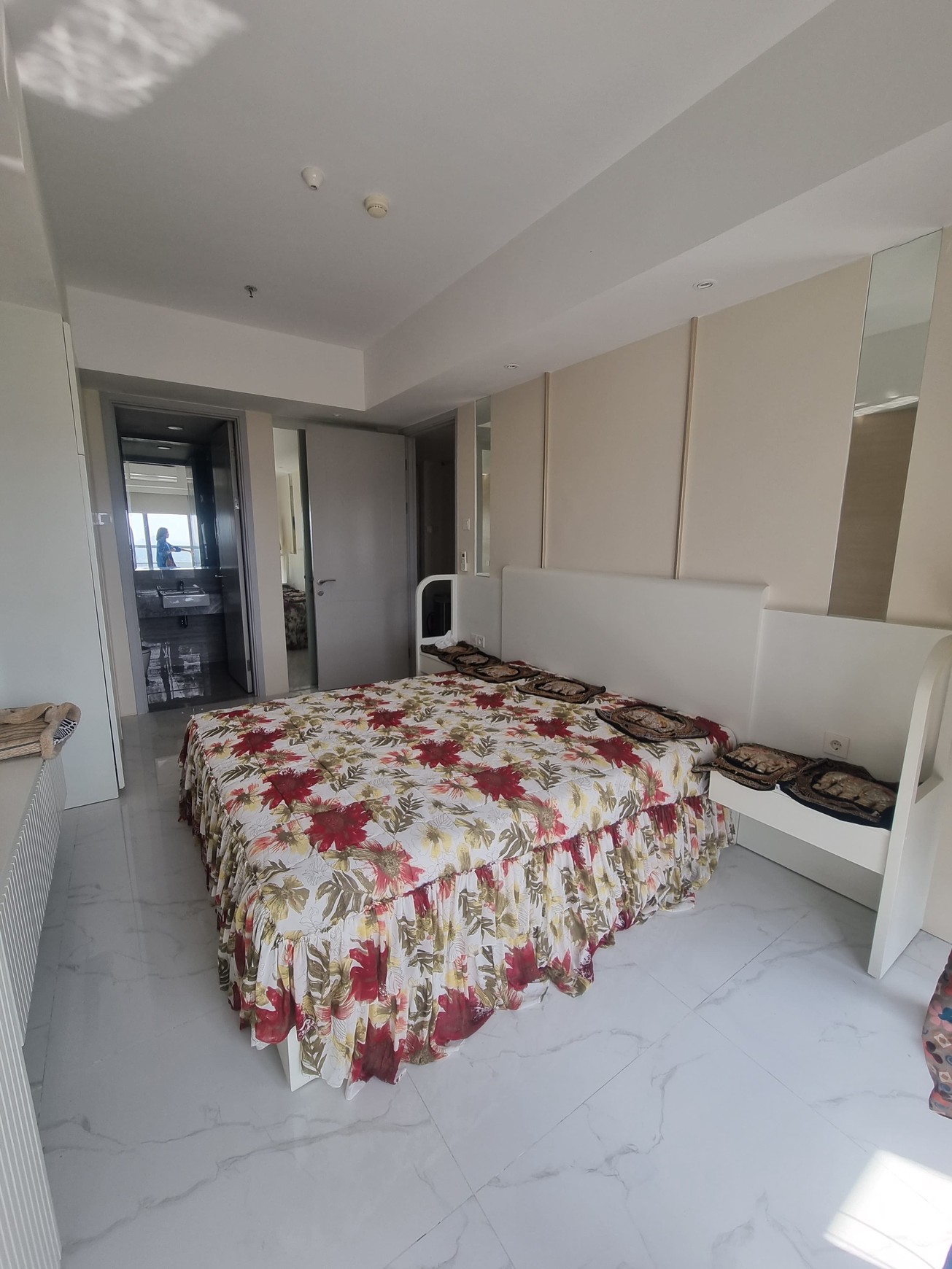 DIJUAL/DISEWAKAN APARTEMENT LAVIZ FURNISH, BARU GRESS, PRIVATE LIFT TEMBUS LGSG KE PAKUWON MALL