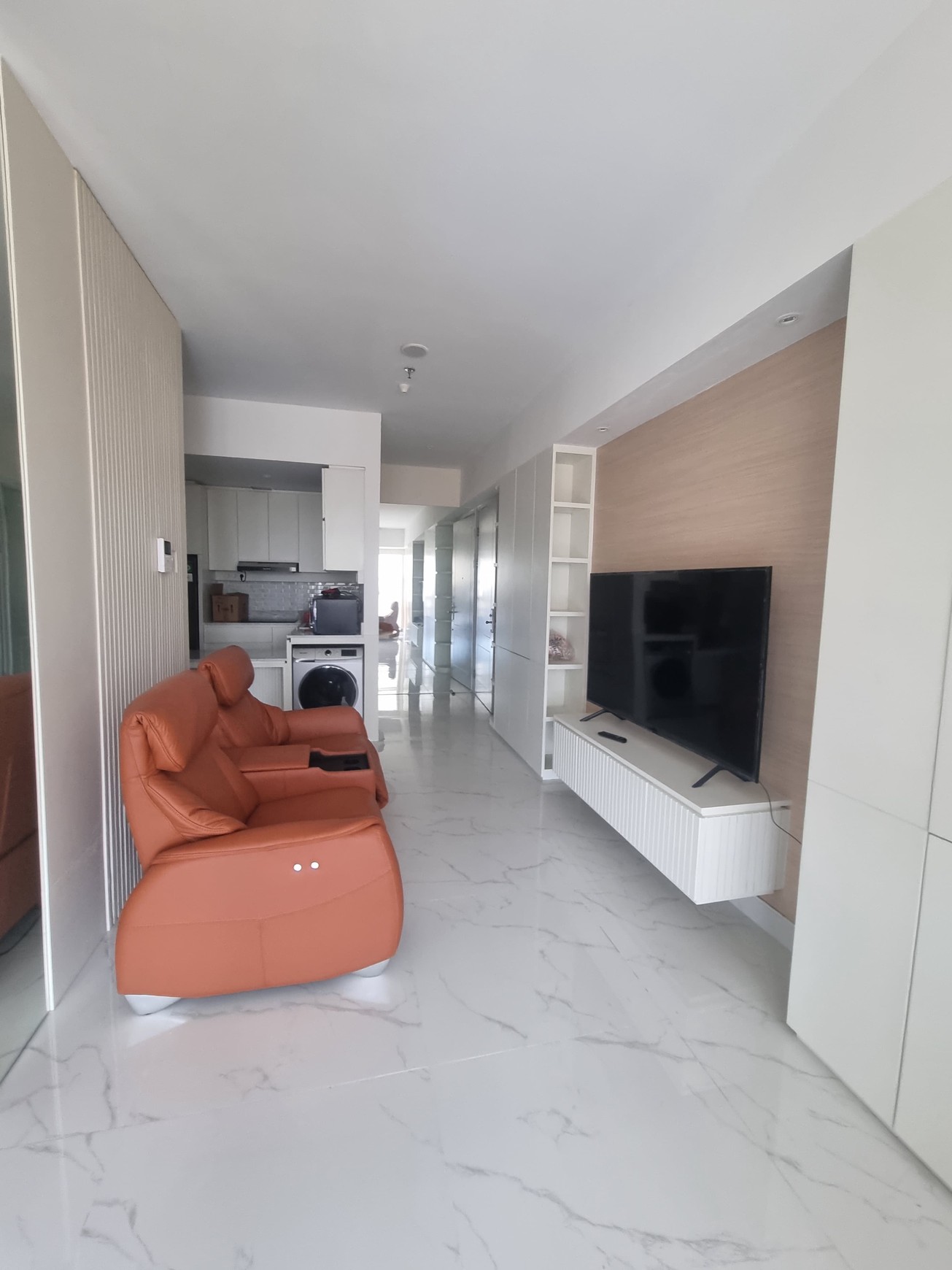 DIJUAL/DISEWAKAN APARTEMENT LAVIZ FURNISH, BARU GRESS, PRIVATE LIFT TEMBUS LGSG KE PAKUWON MALL