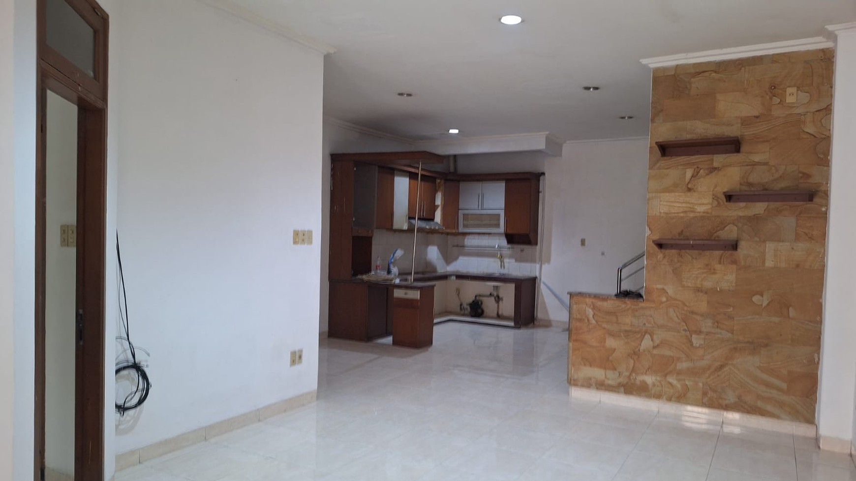 Rumah 2 lantai siap huni baru renovasi ,Nego di Kelapa Hibrida Kelapa Gading
