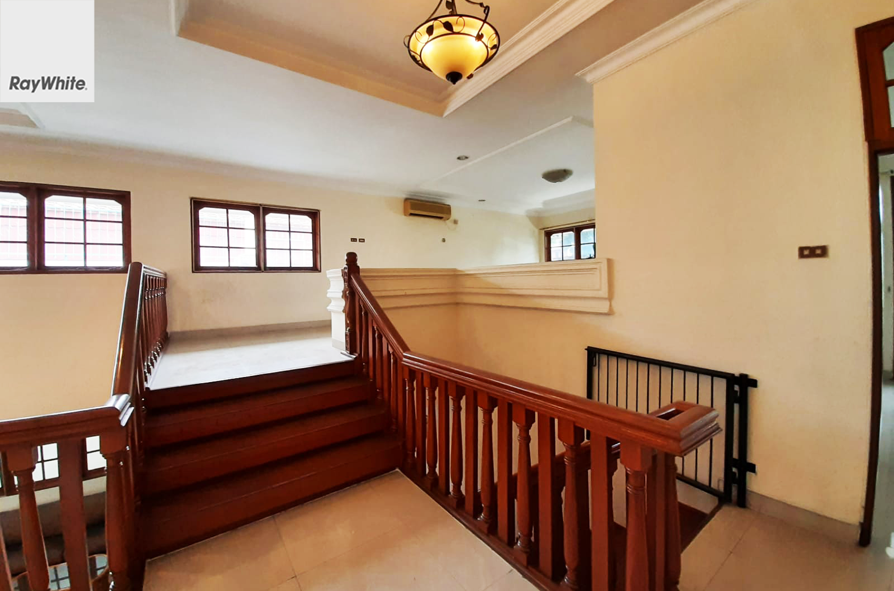 FOR SALE Rumah 2 Lantai di Duta Permai Pondok Indah Jakarta Selatan