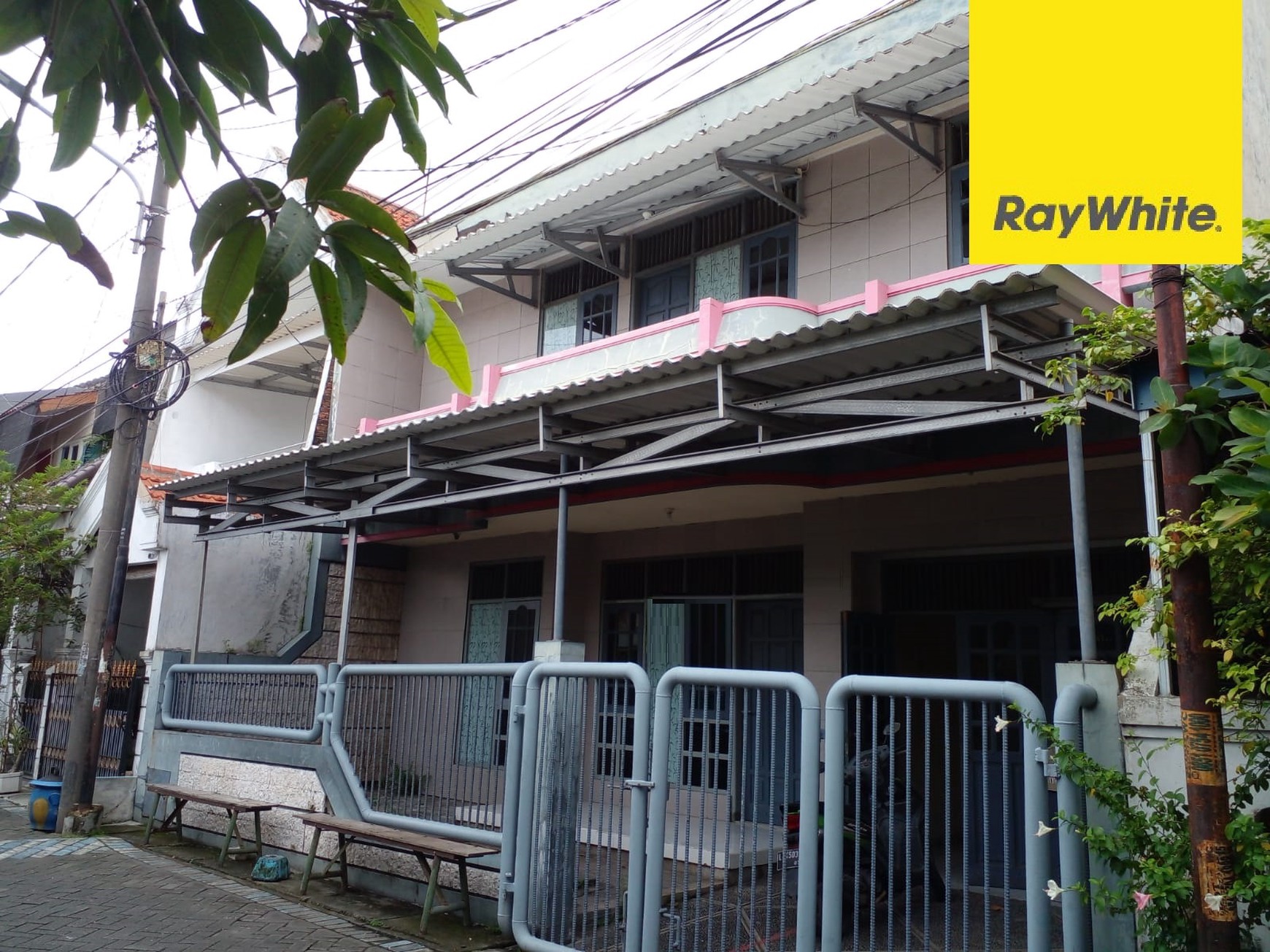 Disewakan Rumah 2 lantai di Semampir Tengah Surabaya