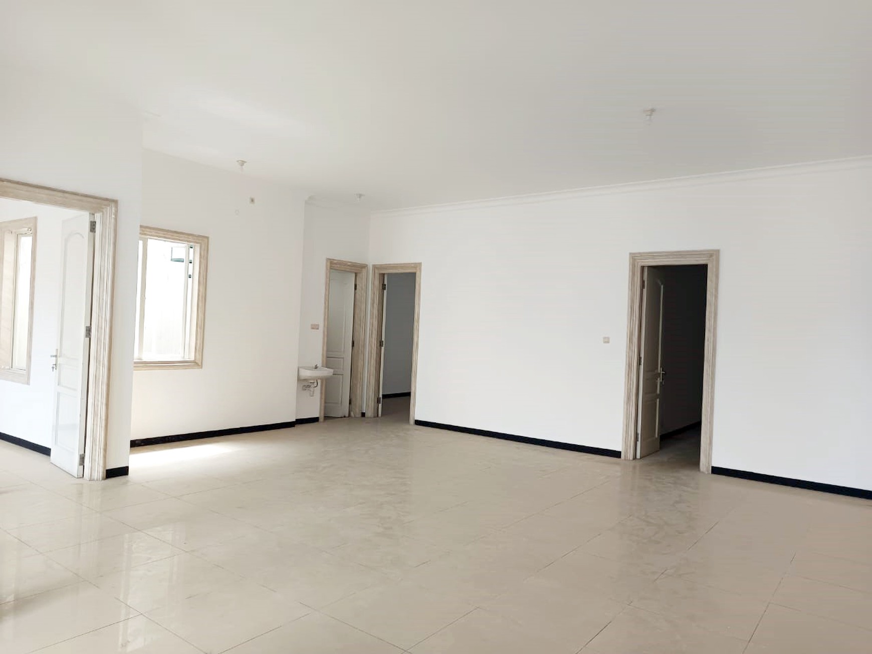 Rumah di Ngagel Jaya Utara Surabaya Timur, 2 Lantai, bisa untuk rumah tinggal / kantor, Siap Huni