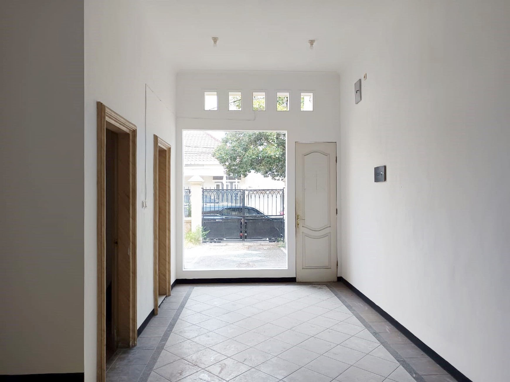 Rumah di Ngagel Jaya Utara Surabaya Timur, 2 Lantai, bisa untuk rumah tinggal / kantor, Siap Huni