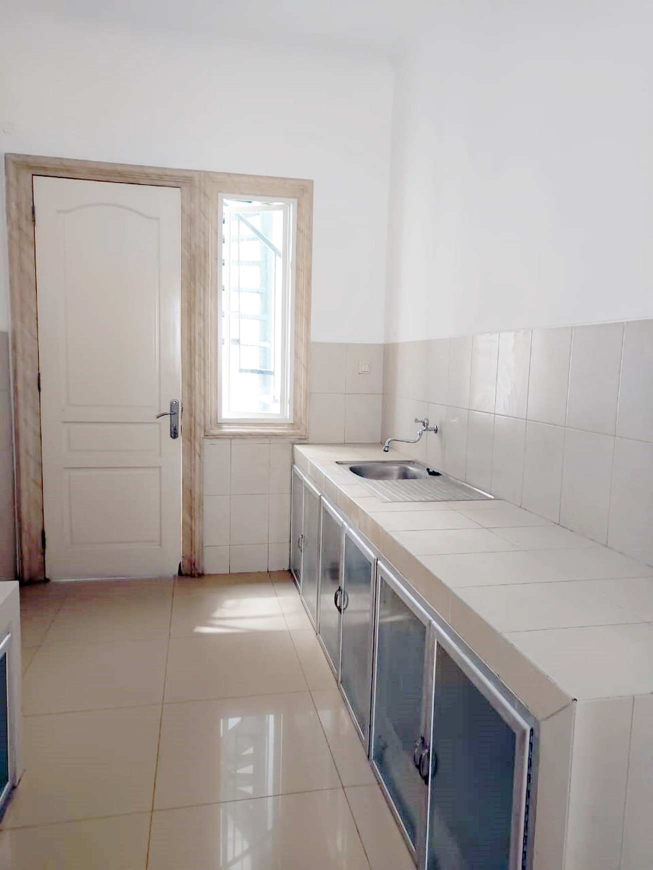 Rumah di Ngagel Jaya Utara Surabaya Timur, 2 Lantai, bisa untuk rumah tinggal / kantor, Siap Huni