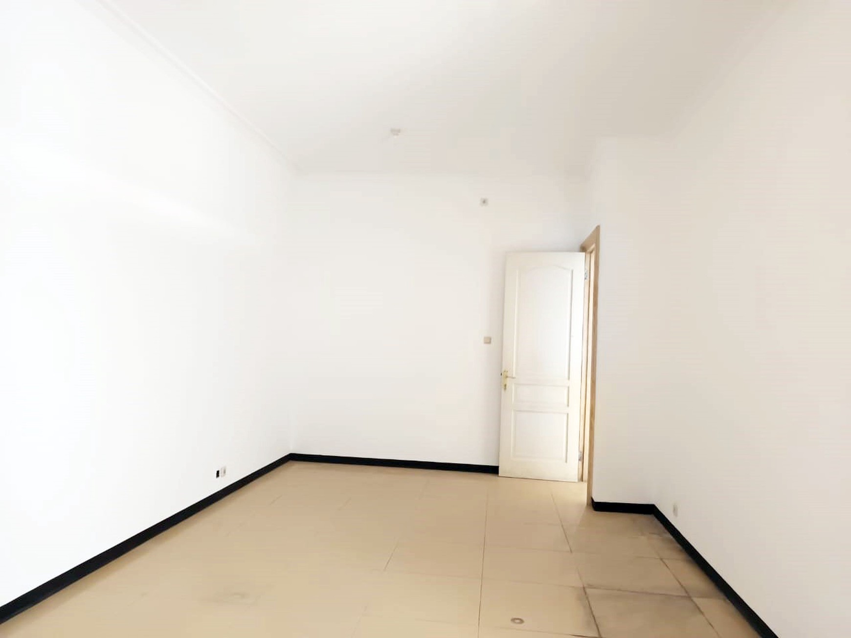 Rumah di Ngagel Jaya Utara Surabaya Timur, 2 Lantai, bisa untuk rumah tinggal / kantor, Siap Huni