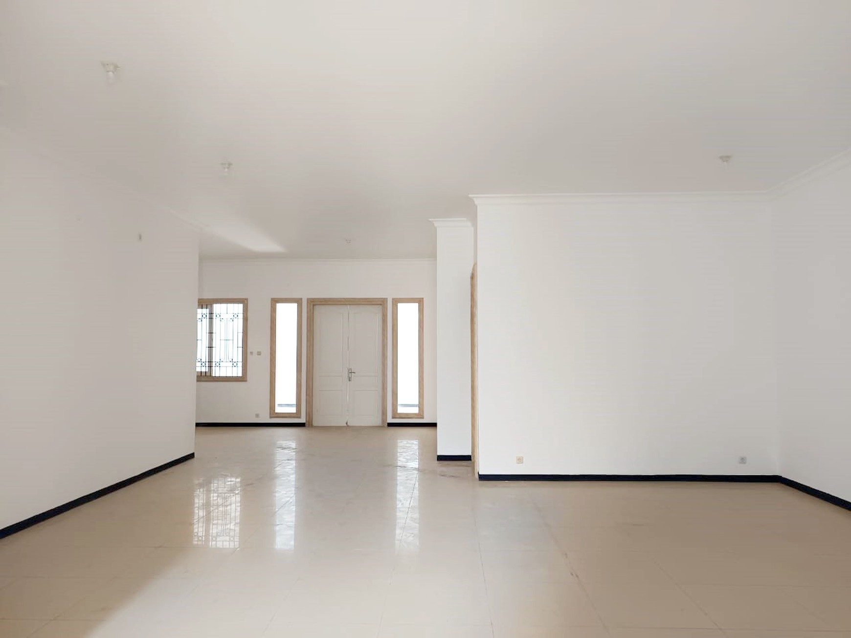 Rumah di Ngagel Jaya Utara Surabaya Timur, 2 Lantai, bisa untuk rumah tinggal / kantor, Siap Huni