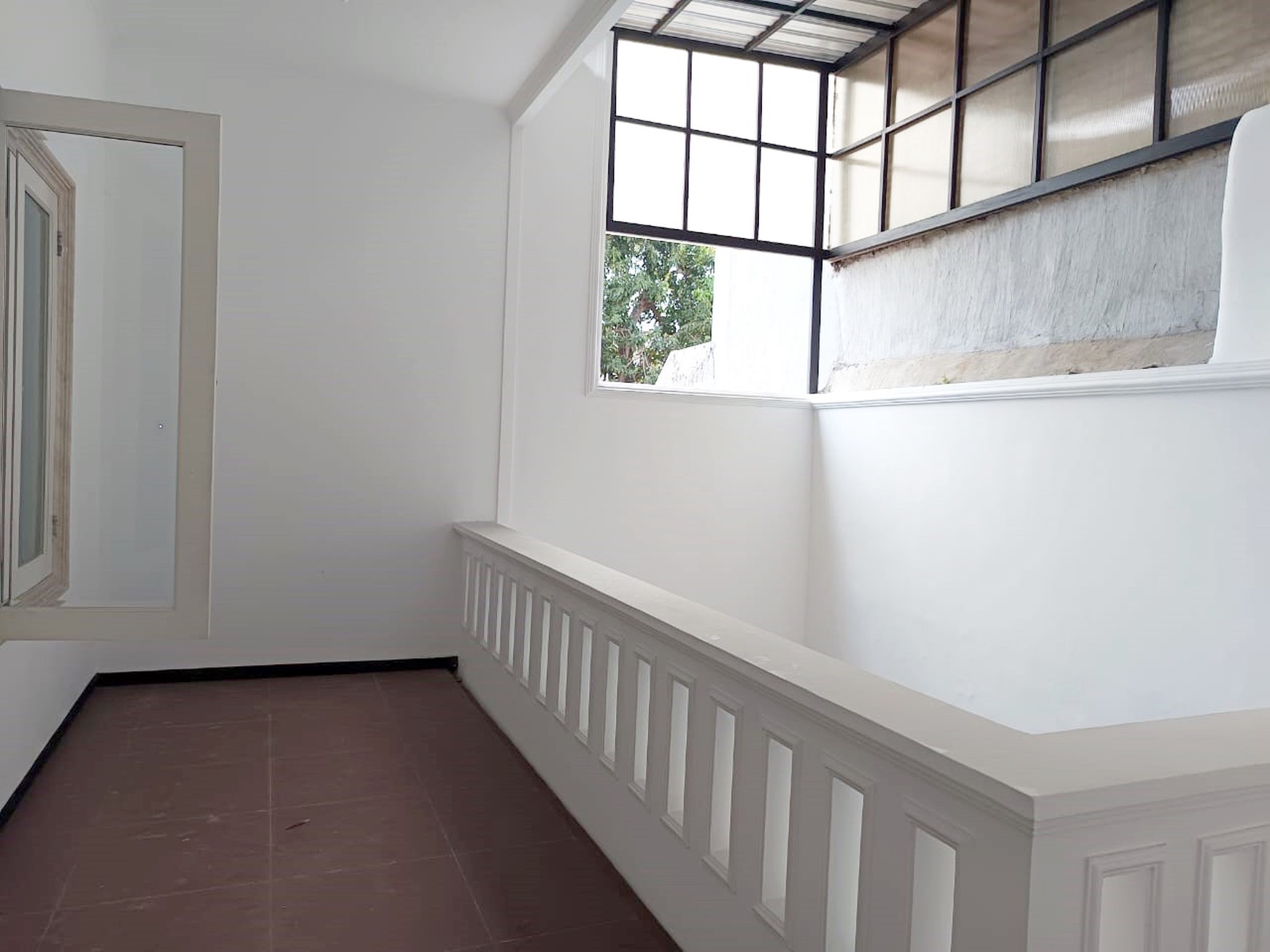 Rumah di Ngagel Jaya Utara Surabaya Timur, 2 Lantai, bisa untuk rumah tinggal / kantor, Siap Huni
