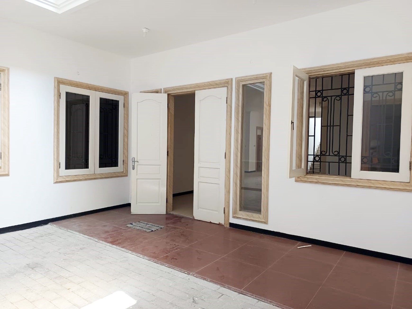 Rumah di Ngagel Jaya Utara Surabaya Timur, 2 Lantai, bisa untuk rumah tinggal / kantor, Siap Huni