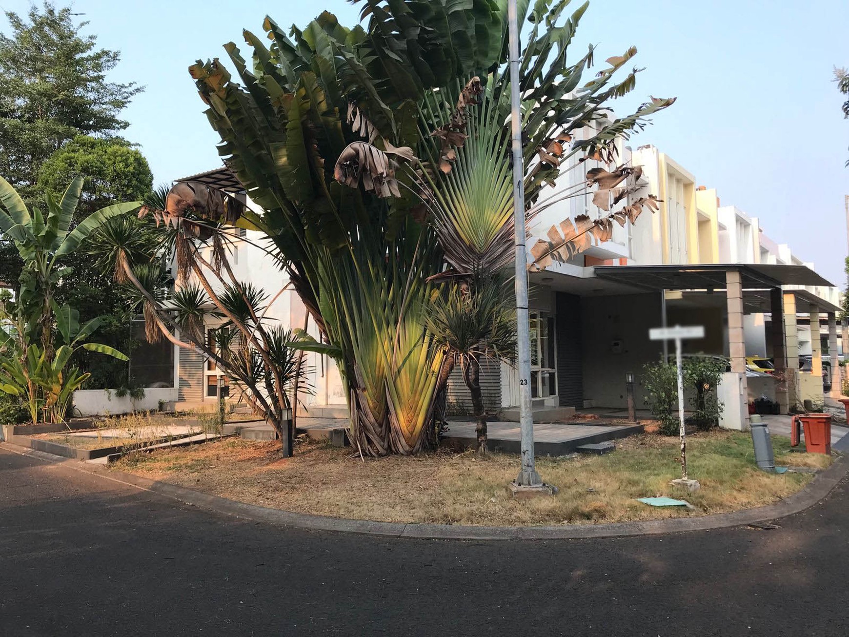 Rumah Hoek Grand Orchard Ebony, Kelapa Gading