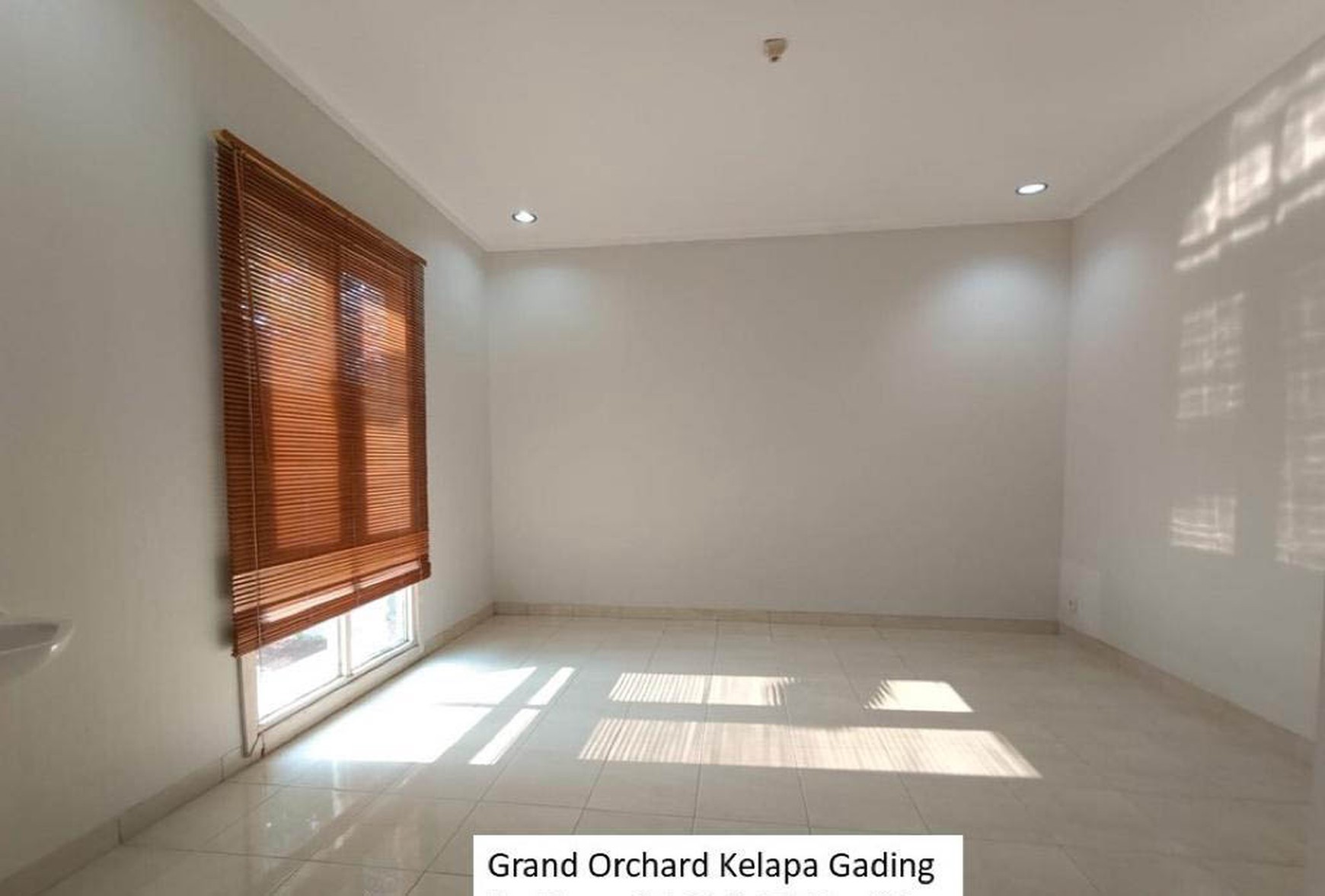 Rumah Hoek Grand Orchard Ebony, Kelapa Gading