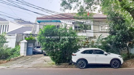 Rumah Posisi Hook di Jl Panglima Polim Cocok Untuk Usaha