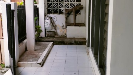 Dijual rumah bangunan lama hitung tanah di Jalan Pulo Cempaka  Grogol Utara, Kemandoran 1, Kebayoran Lama, Jakarta Selatan