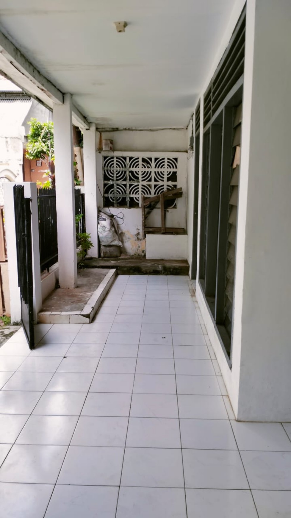 Dijual rumah bangunan lama hitung tanah di Jalan Pulo Cempaka  Grogol Utara, Kemandoran 1, Kebayoran Lama, Jakarta Selatan