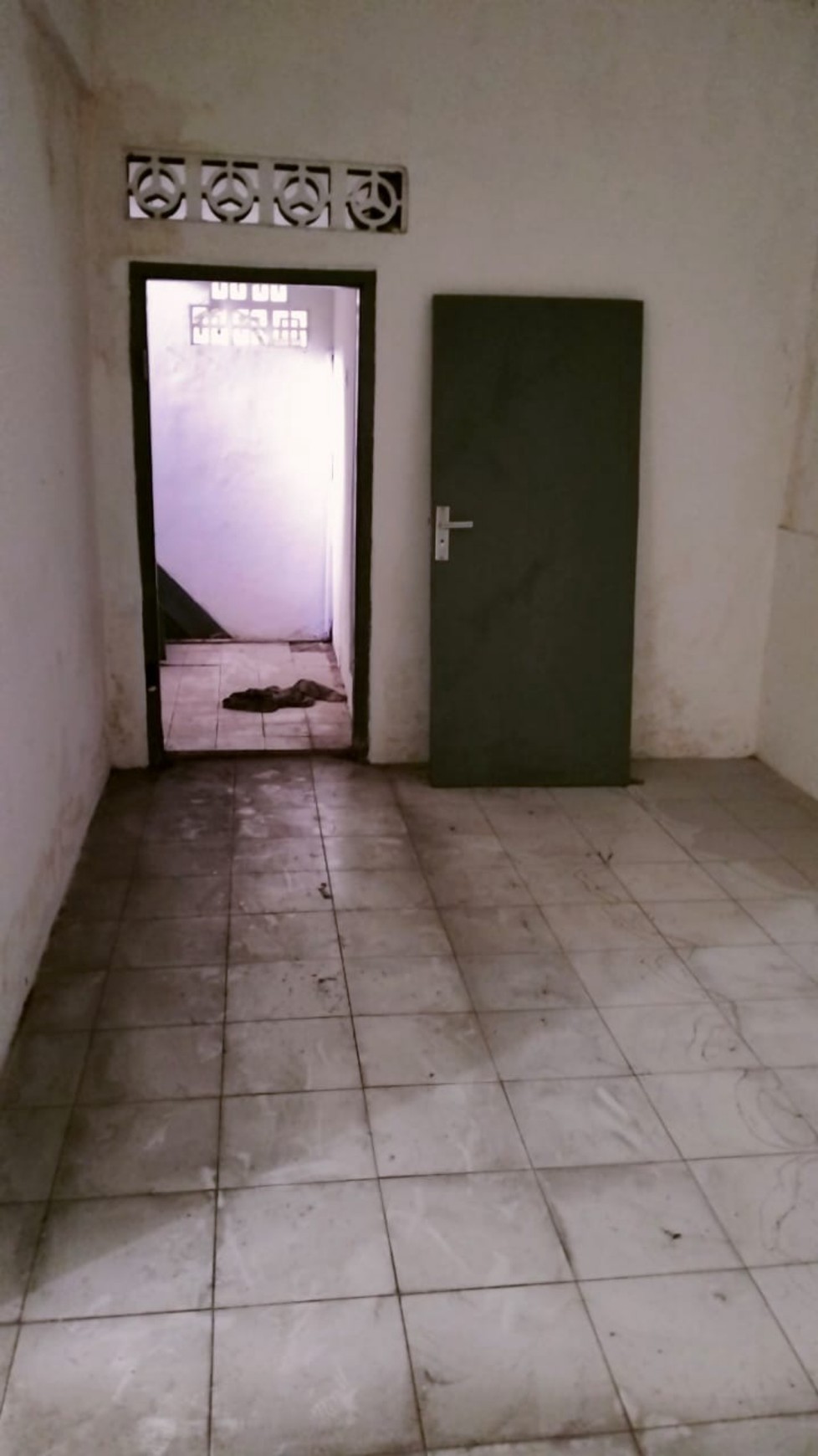 Dijual rumah bangunan lama hitung tanah di Jalan Pulo Cempaka  Grogol Utara, Kemandoran 1, Kebayoran Lama, Jakarta Selatan