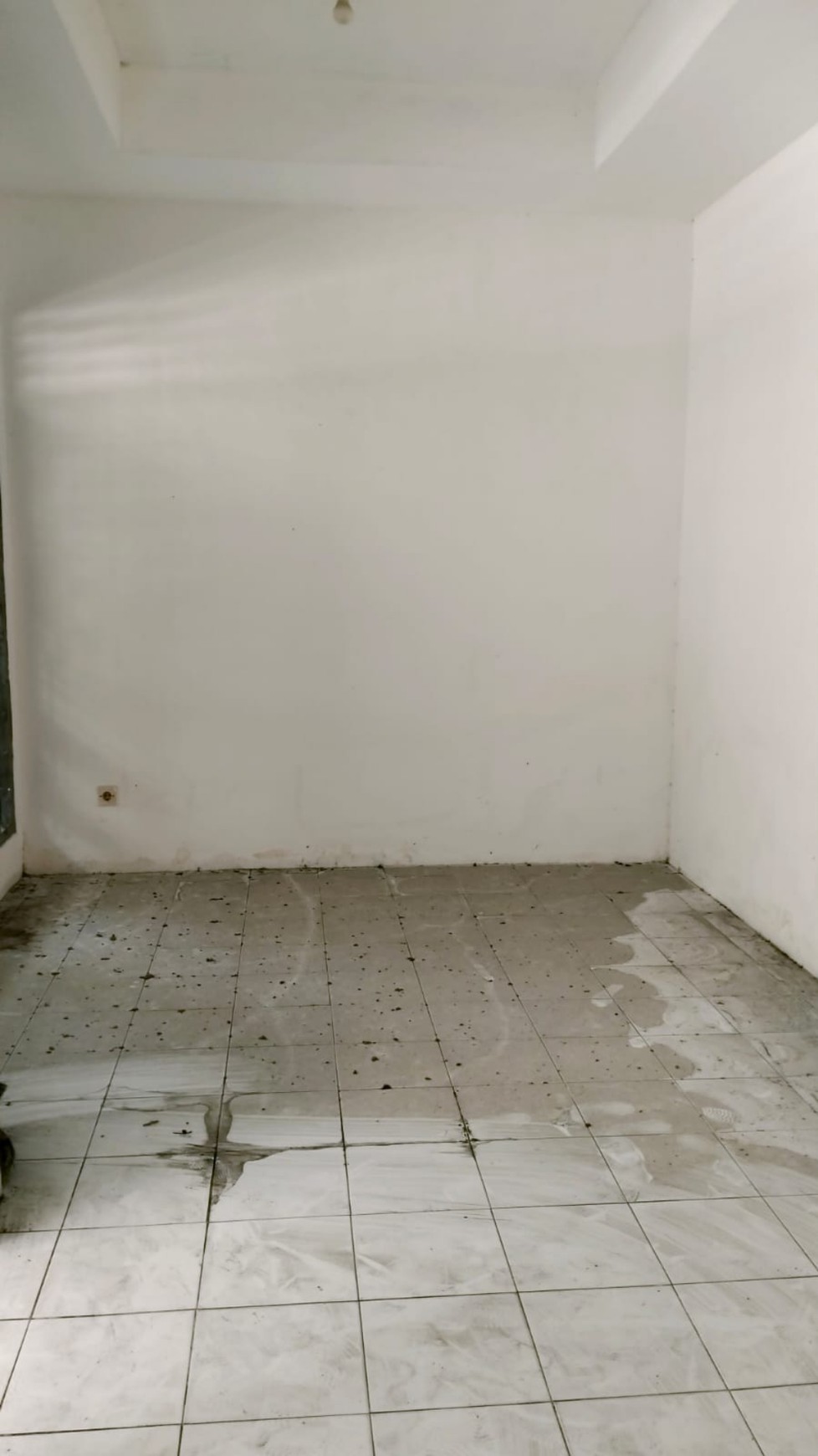 Dijual rumah bangunan lama hitung tanah di Jalan Pulo Cempaka  Grogol Utara, Kemandoran 1, Kebayoran Lama, Jakarta Selatan