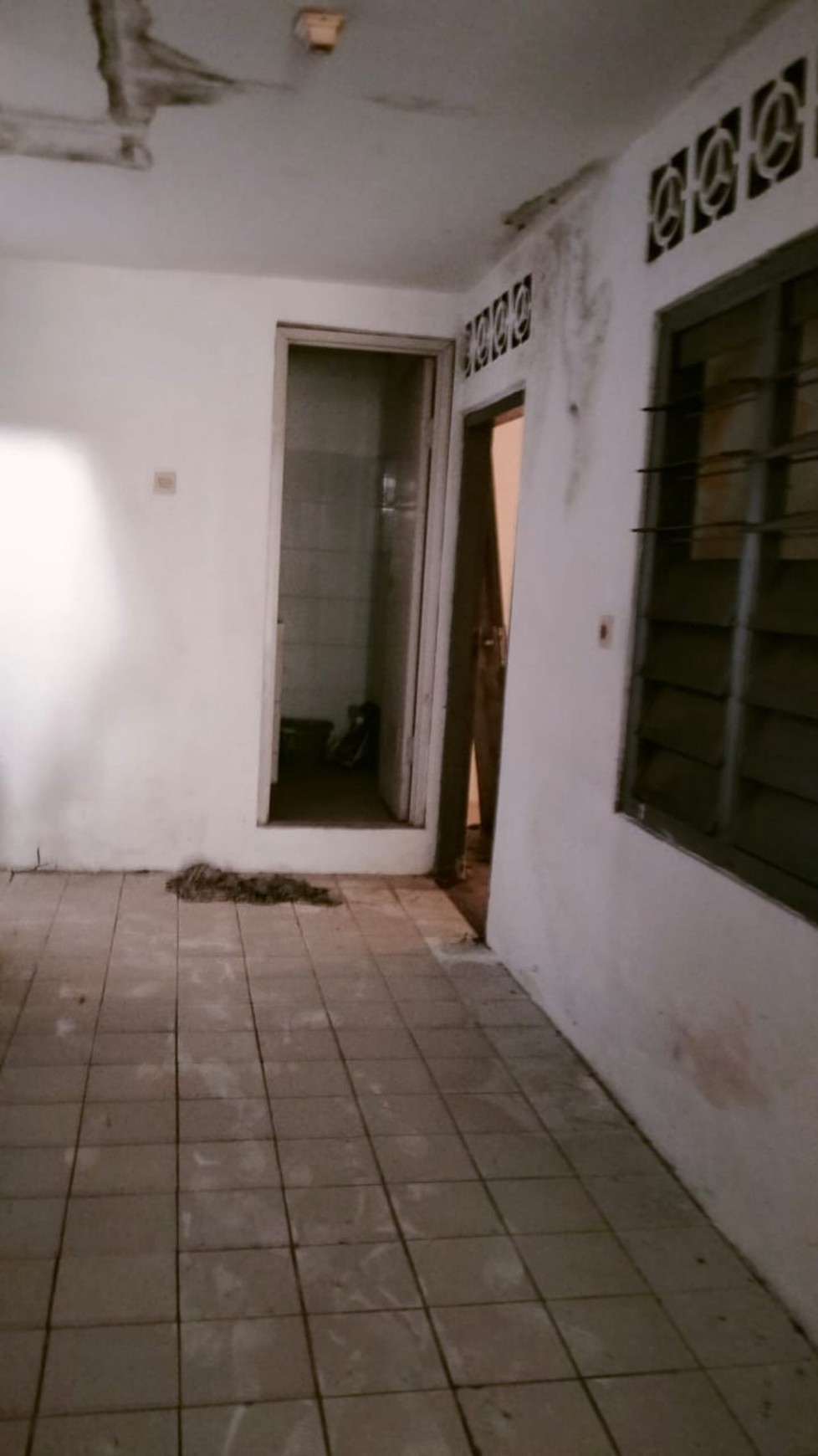 Dijual rumah bangunan lama hitung tanah di Jalan Pulo Cempaka  Grogol Utara, Kemandoran 1, Kebayoran Lama, Jakarta Selatan