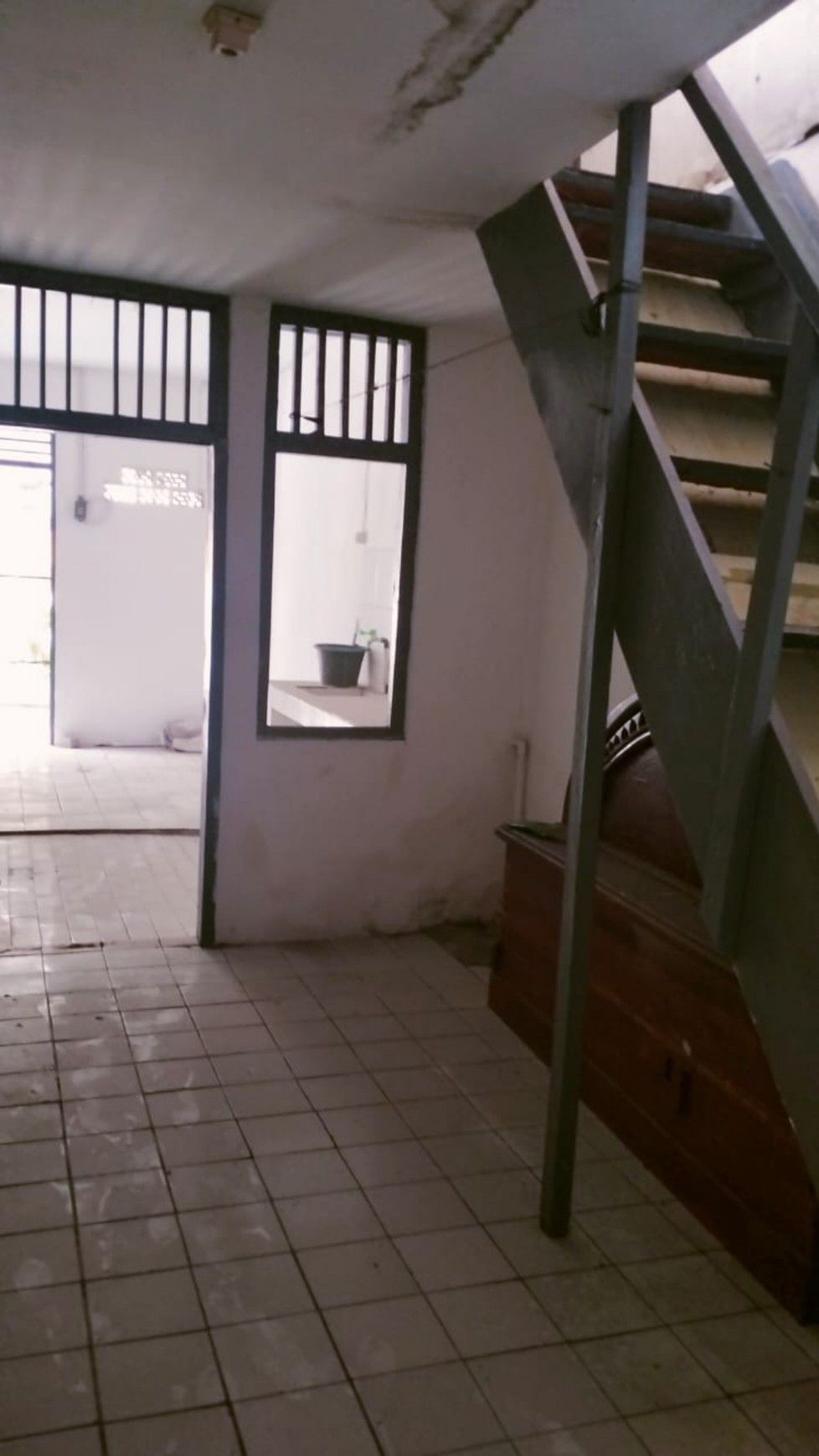 Dijual rumah bangunan lama hitung tanah di Jalan Pulo Cempaka  Grogol Utara, Kemandoran 1, Kebayoran Lama, Jakarta Selatan