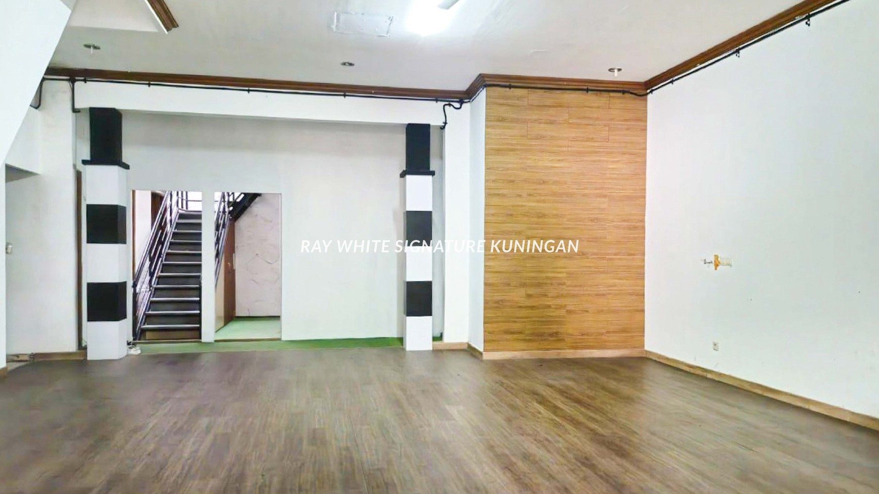 Rumah Hook Cocok Untuk Kantor atau Usaha di Panglima Polim 