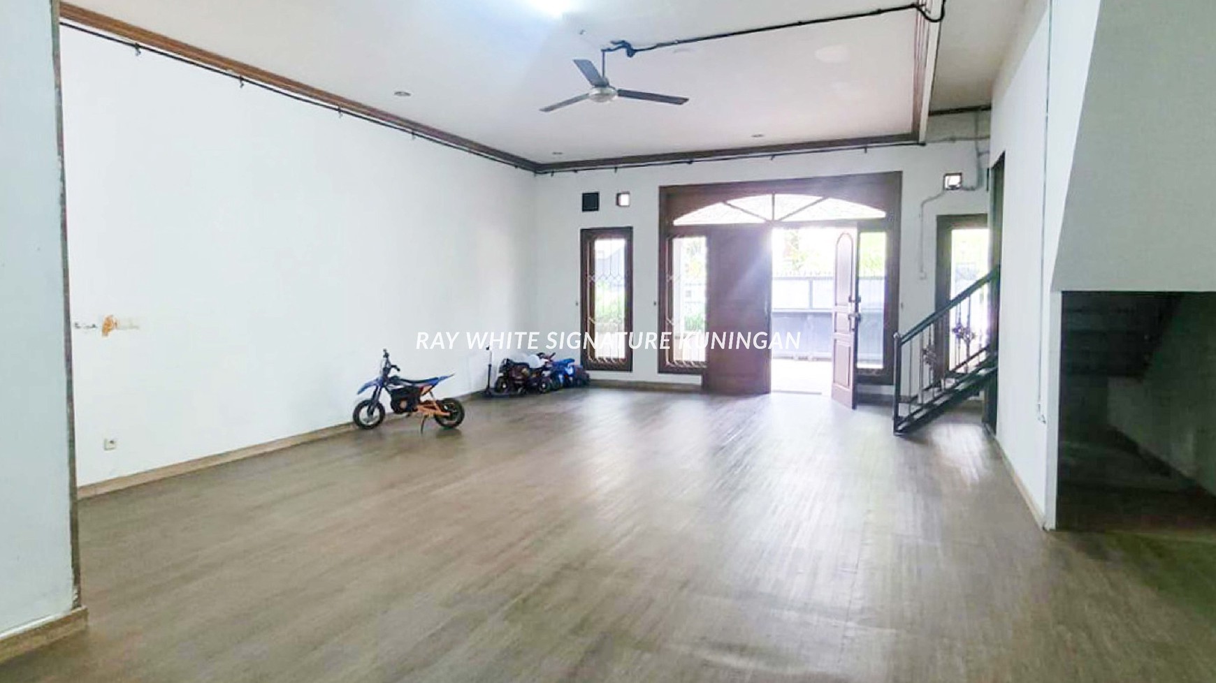 Rumah Hook Cocok Untuk Kantor atau Usaha di Panglima Polim 