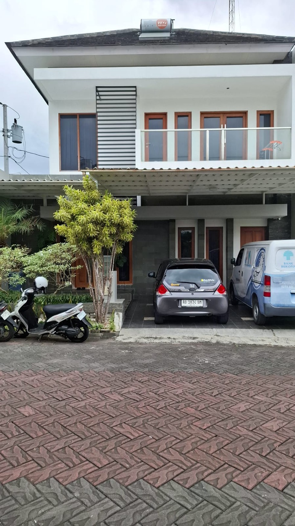 Rumah Mewah 2 Lantai dalam Perumahan Lokasi Dekat Kampus UPN di Babarsari Depok Sleman 