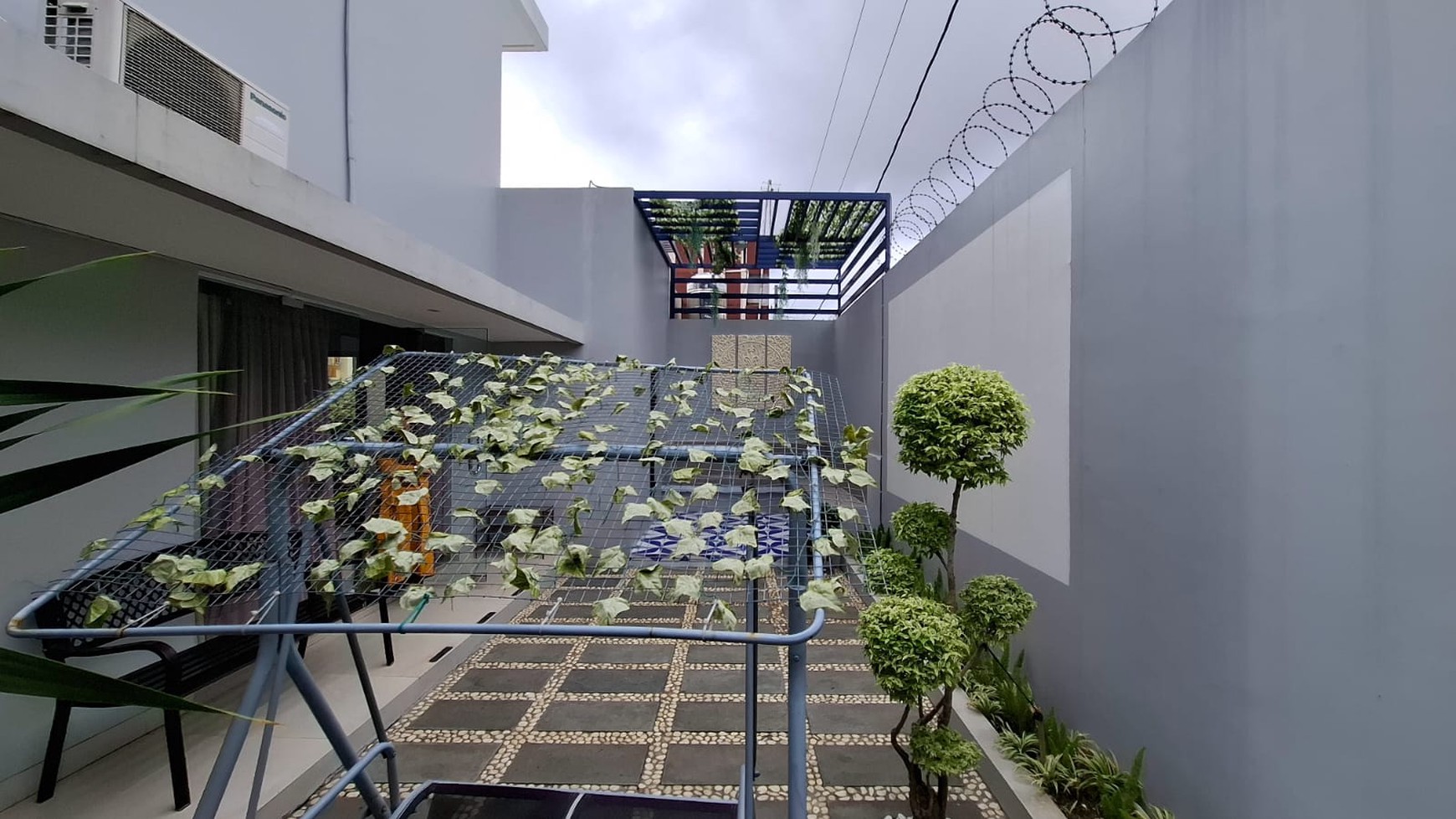 Rumah Mewah 2 Lantai dalam Perumahan Lokasi Dekat Kampus UPN di Babarsari Depok Sleman 