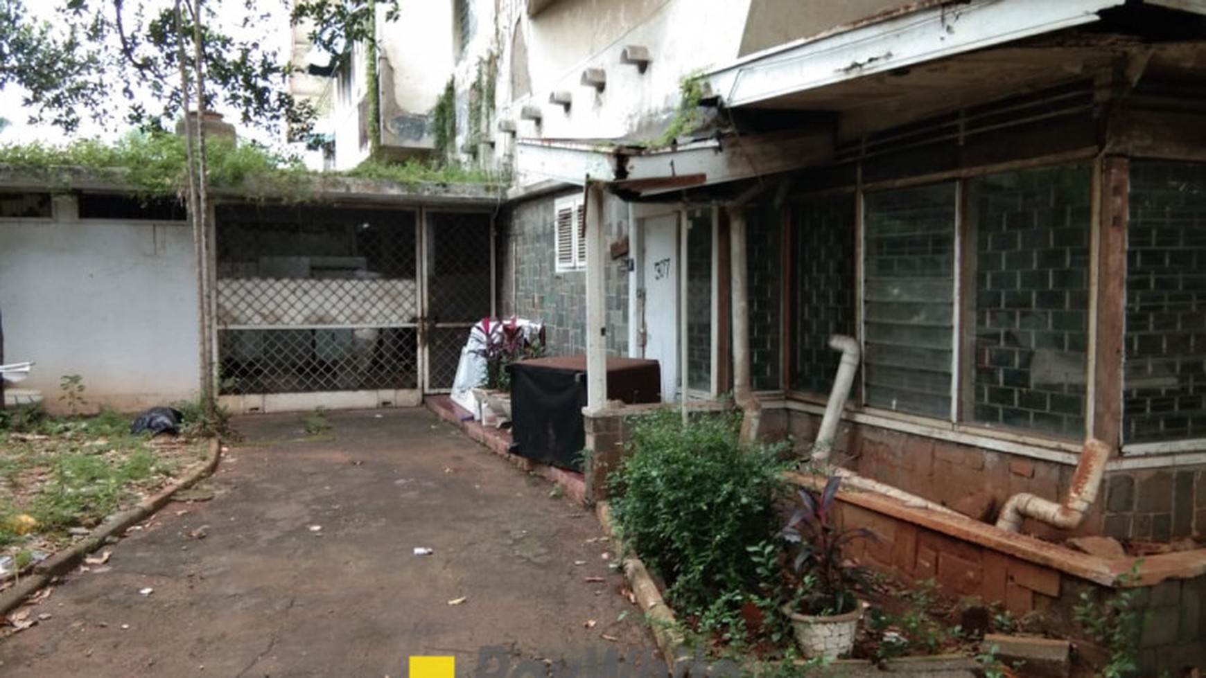 Rumah lama hitung tanah di Martimbang, Kebayoran Baru