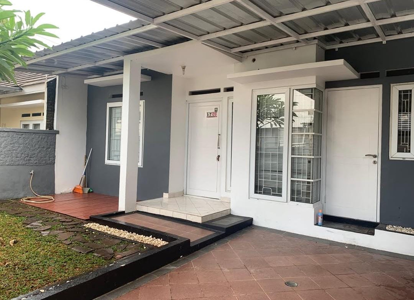 Rumah Di Lingkungan Tenang