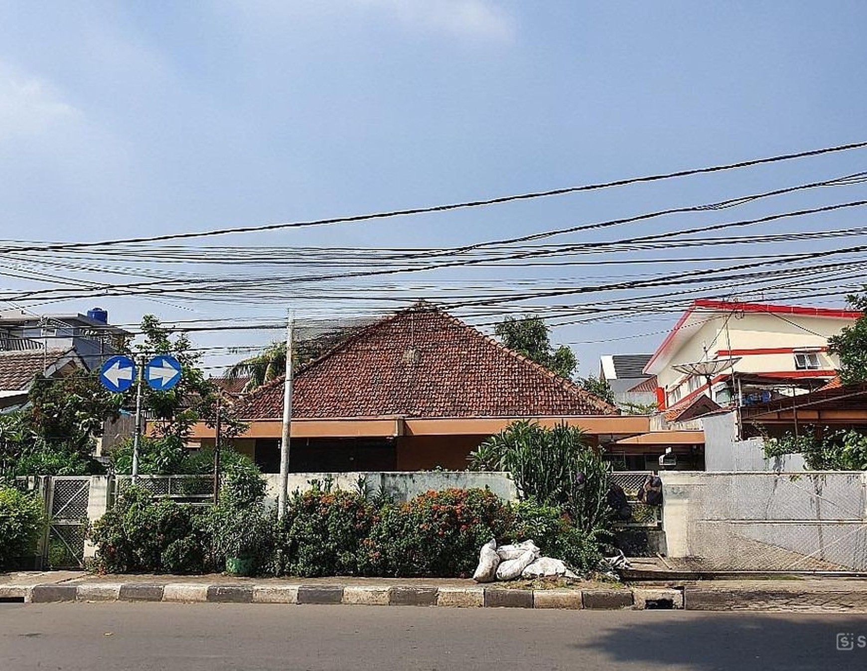Di Jual Rumah Lama Jl Tebet Barat IV - Jakarta Selatan