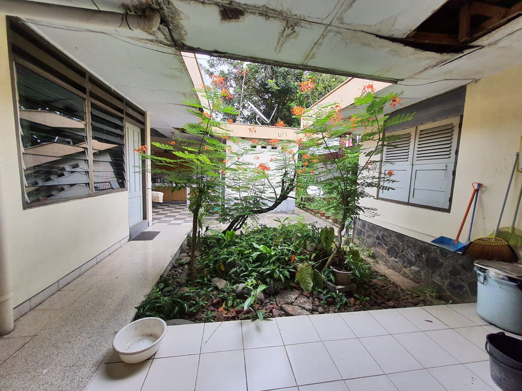 Di Jual Rumah Lama Jl Tebet Barat IV - Jakarta Selatan