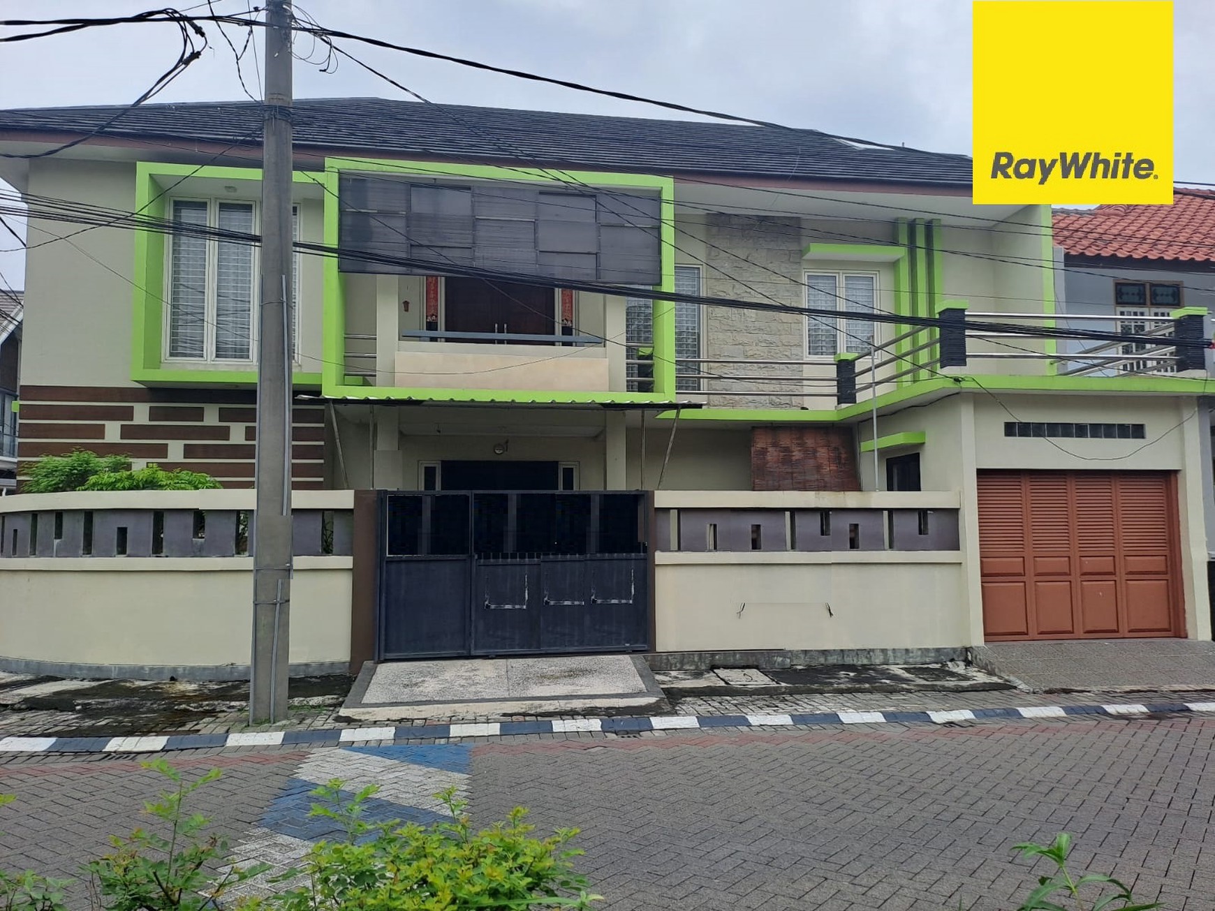 Dijual Rumah 2 lantai SHM di Babatan Pratama Wiyung Surabaya