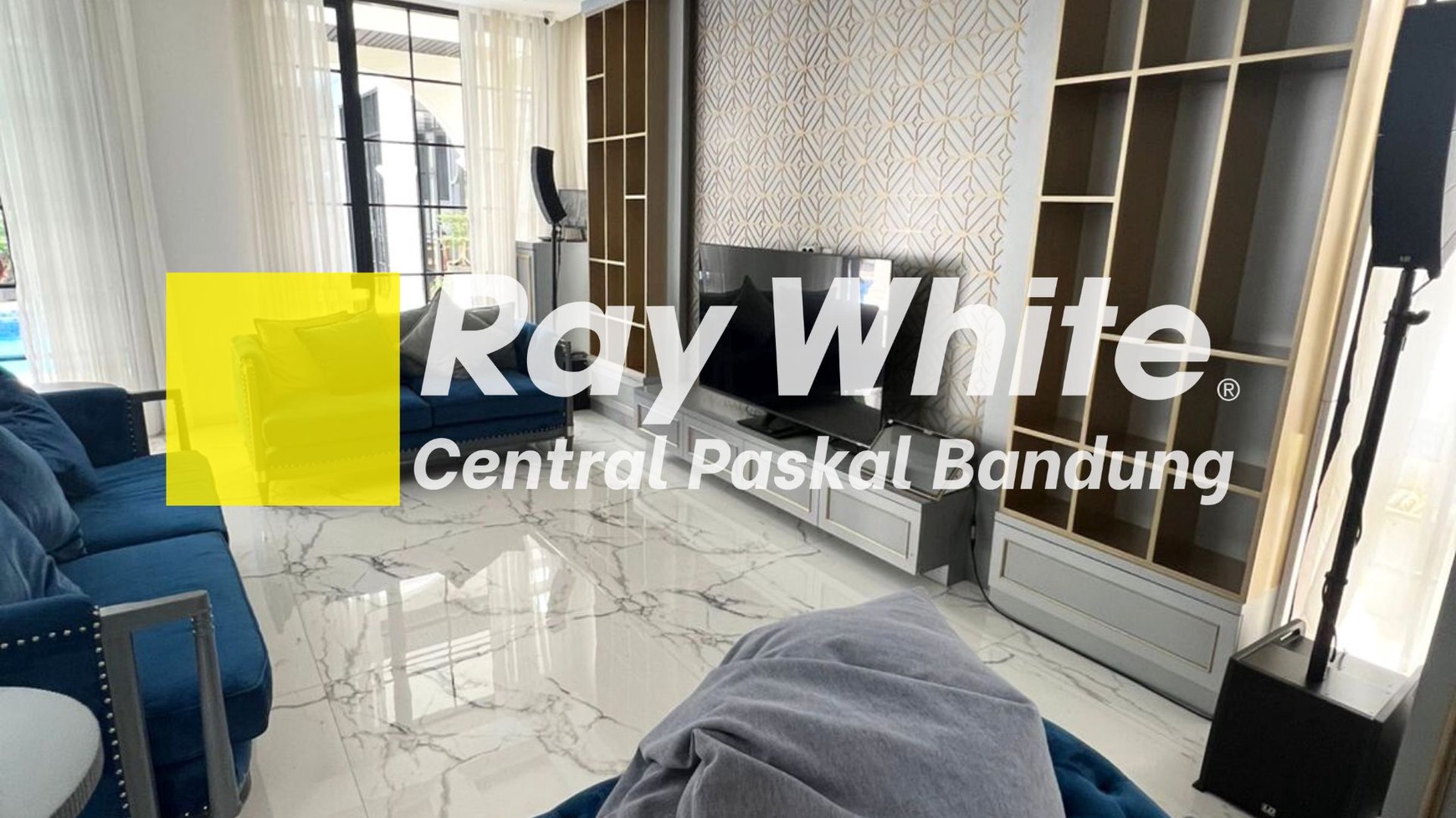 Rumah Modern Classic di Bukit Pakar Gold Bandung