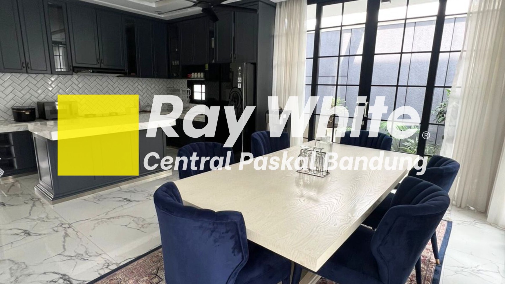 Rumah Modern Classic di Bukit Pakar Gold Bandung