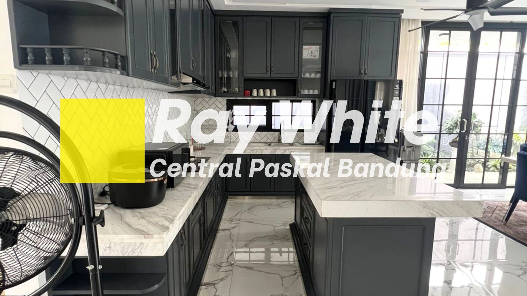 Rumah Modern Classic di Bukit Pakar Gold Bandung