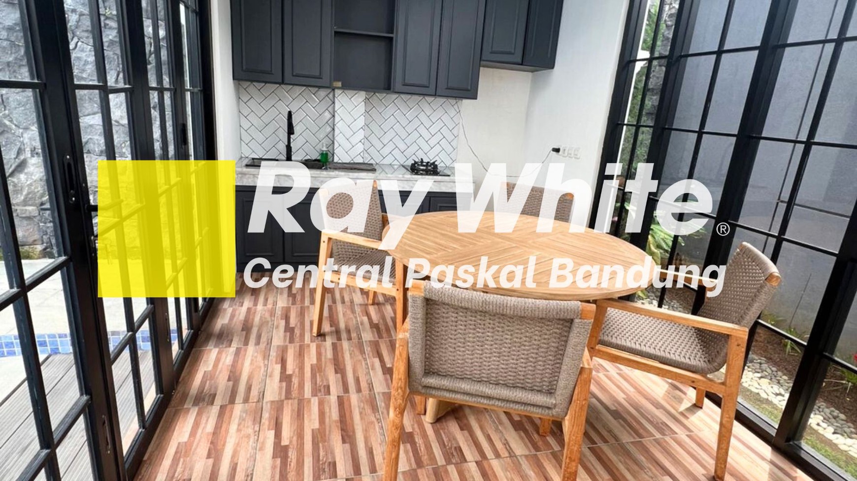 Rumah Modern Classic di Bukit Pakar Gold Bandung