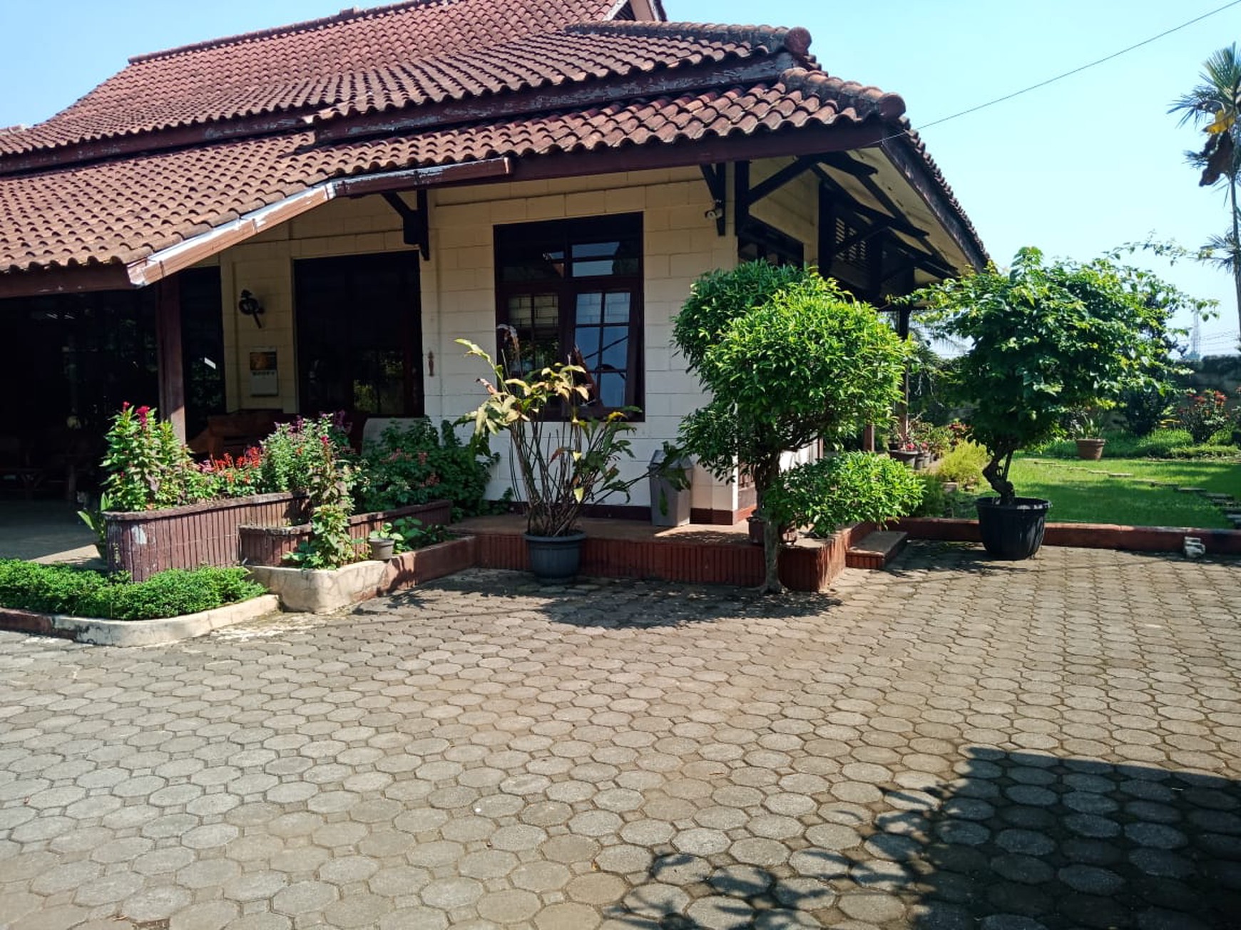 Dijual Rumah Villa dan kebun di Cihanjuang