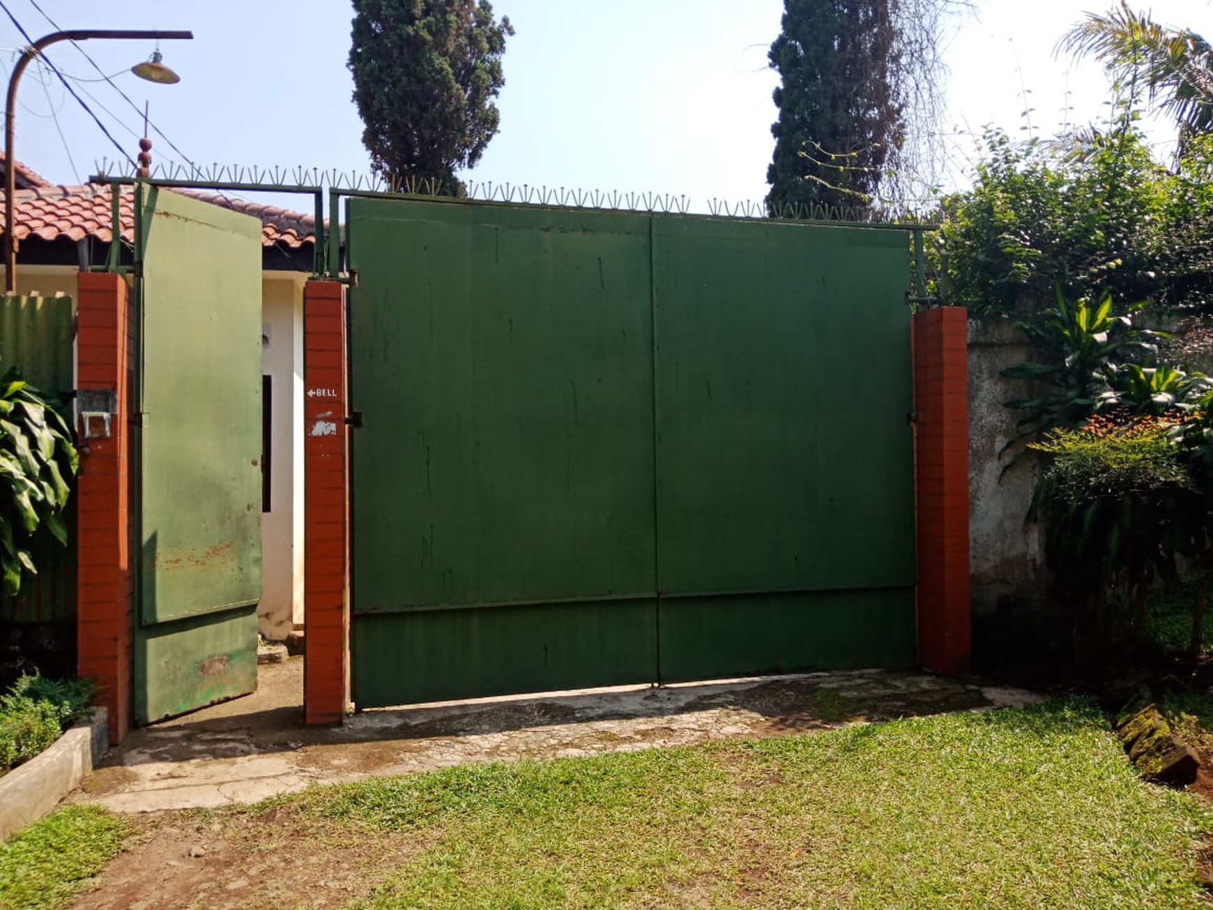 Dijual Rumah Villa dan kebun di Cihanjuang