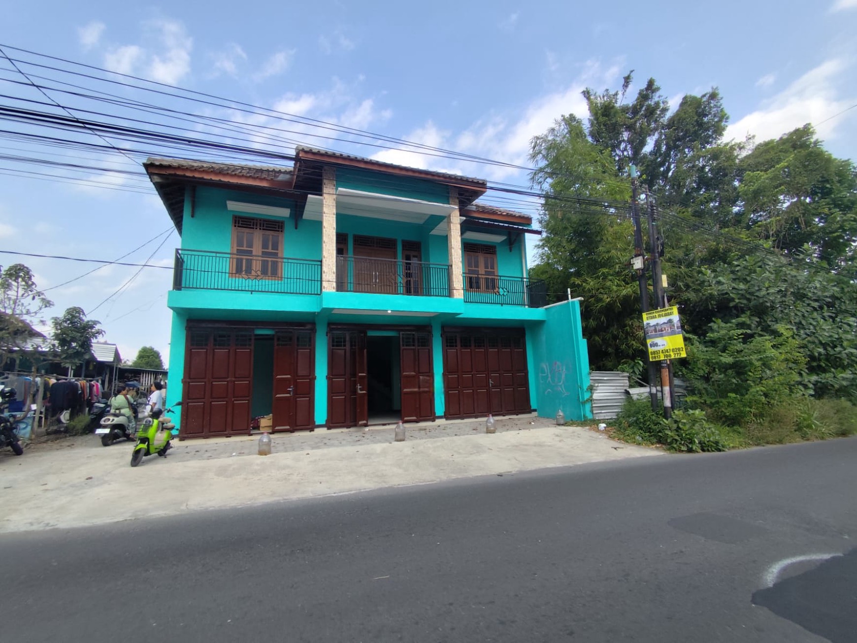 Ruko 2 Lantai di area Jl. Raya Wedomartani, dekat Stadion Magueoharjo, Sleman.