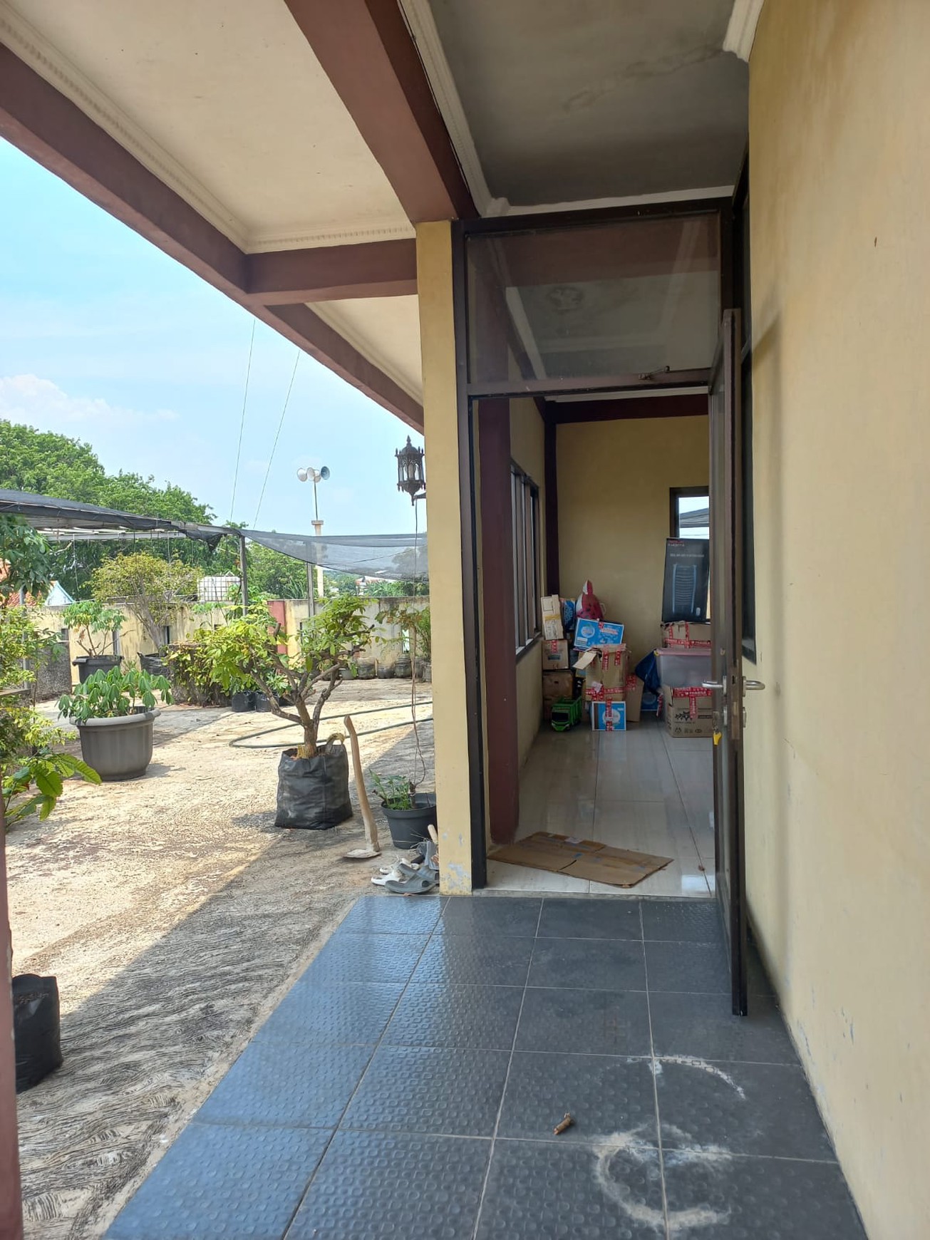 Rumah Strategis + Klinik di Jl. KH Fudholi, Karang Asih - Lokasi Ramai & Potensial Bisnis
