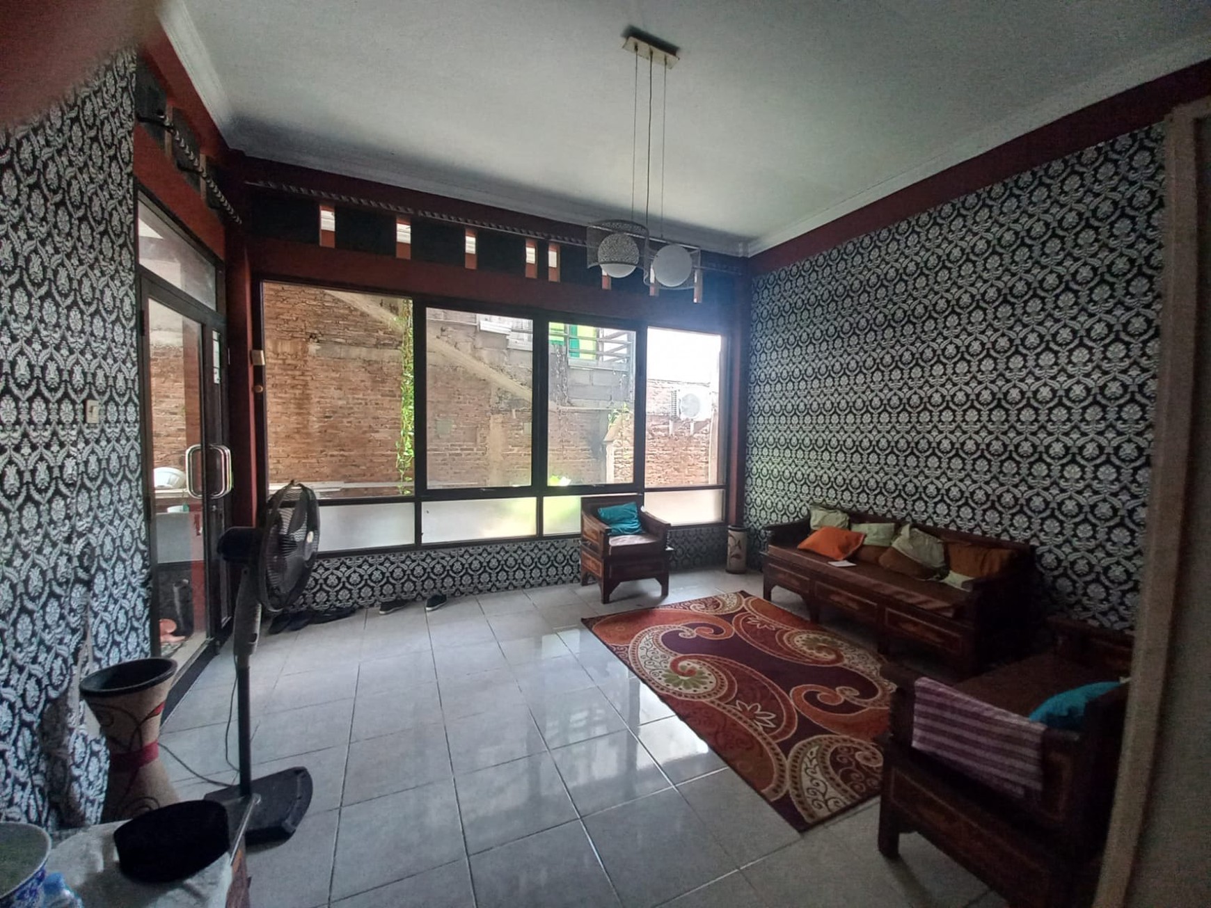 Rumah Strategis + Klinik di Jl. KH Fudholi, Karang Asih - Lokasi Ramai & Potensial Bisnis