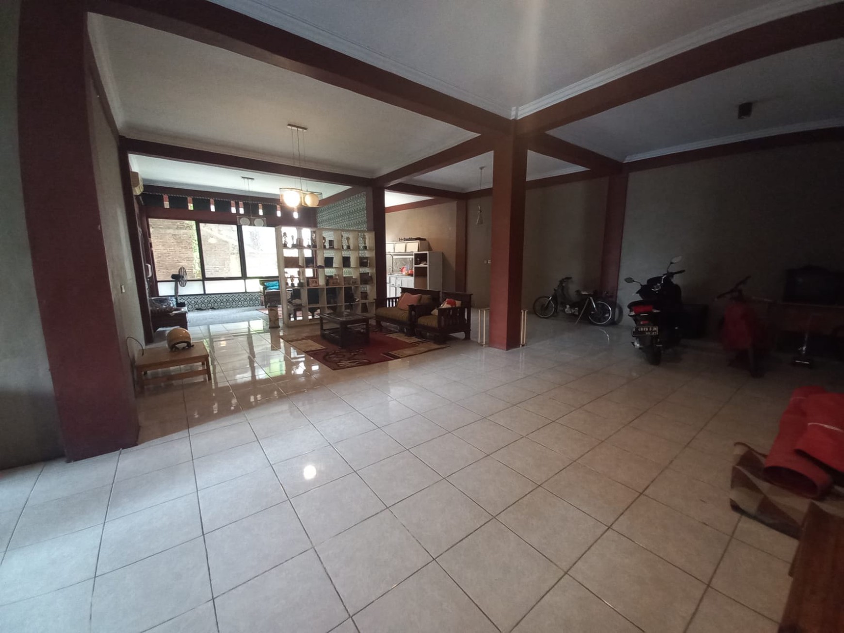 Rumah Strategis + Klinik di Jl. KH Fudholi, Karang Asih - Lokasi Ramai & Potensial Bisnis
